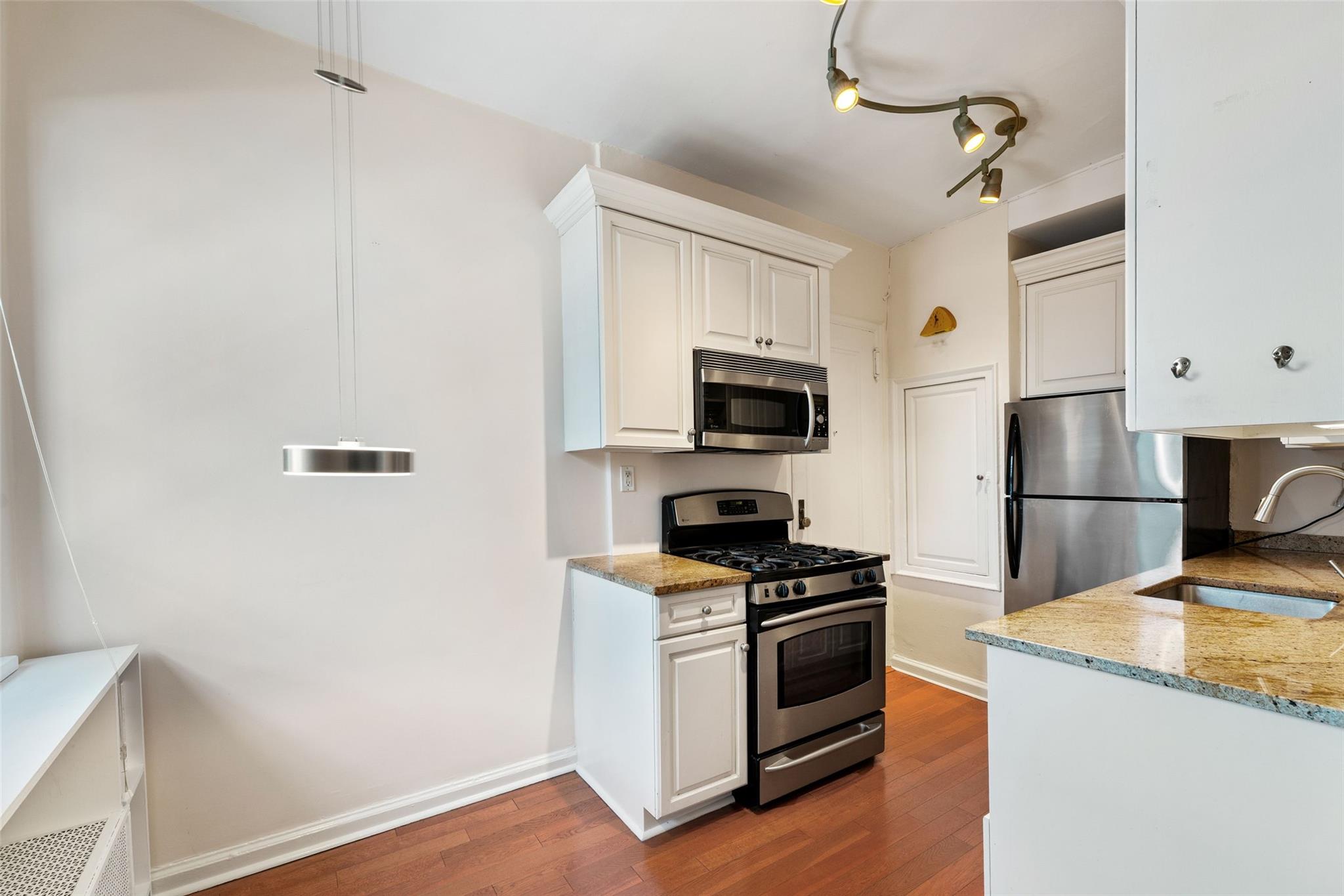 14 N Chatsworth Avenue Unit: 2M