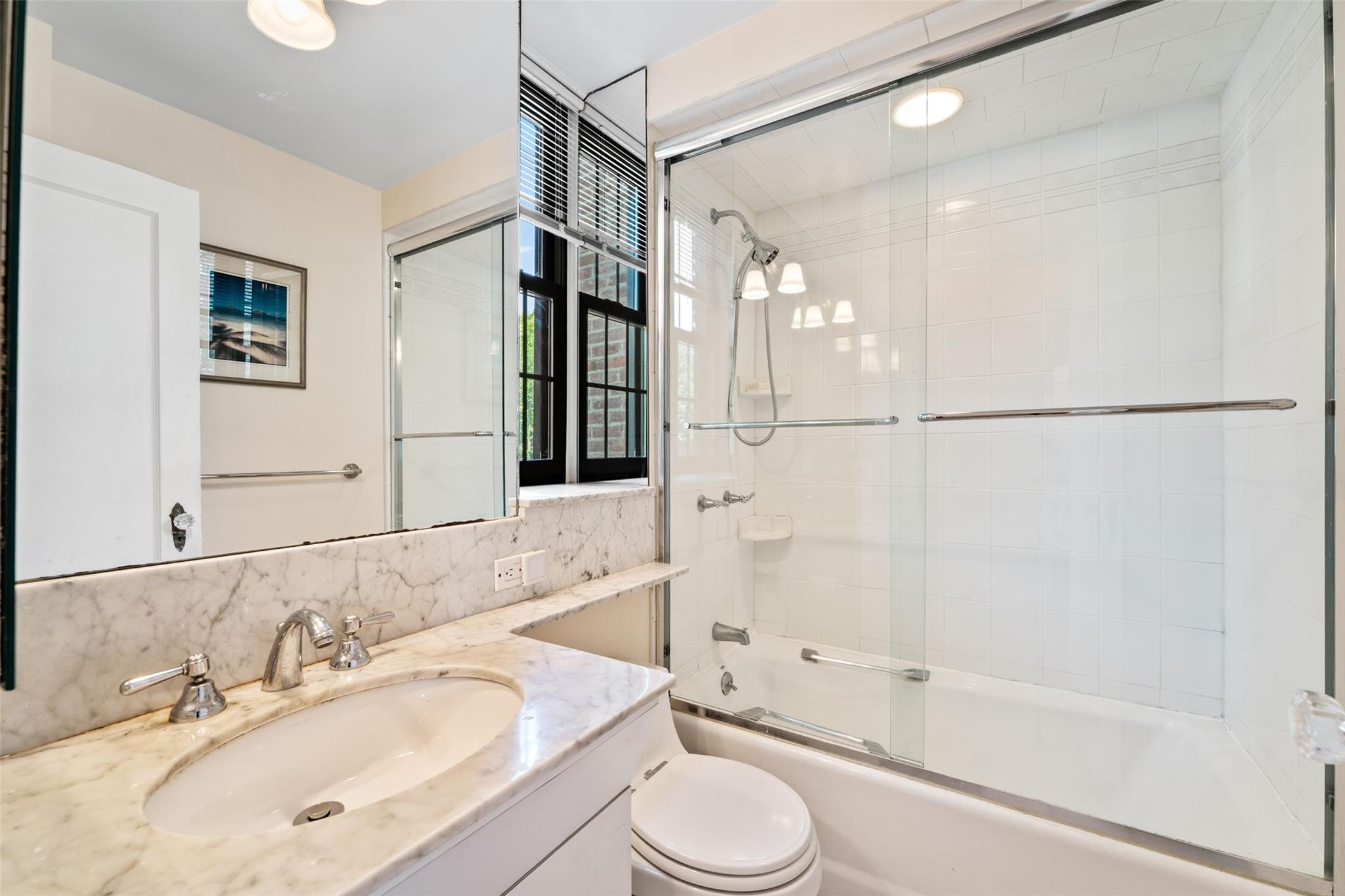 14 N Chatsworth Avenue Unit: 2M