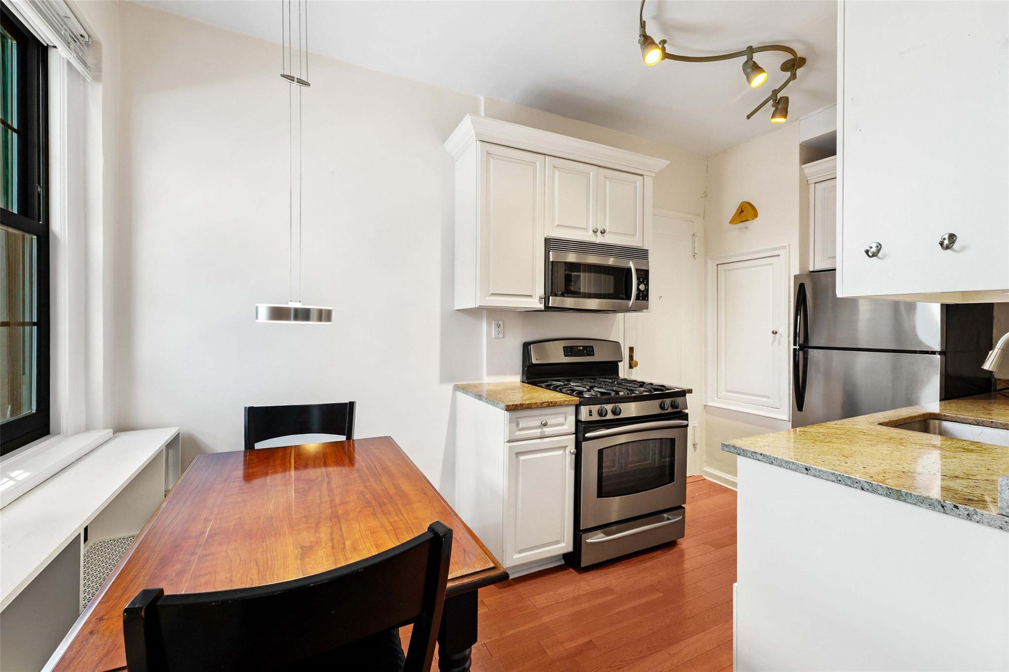 14 N Chatsworth Avenue Unit: 2M