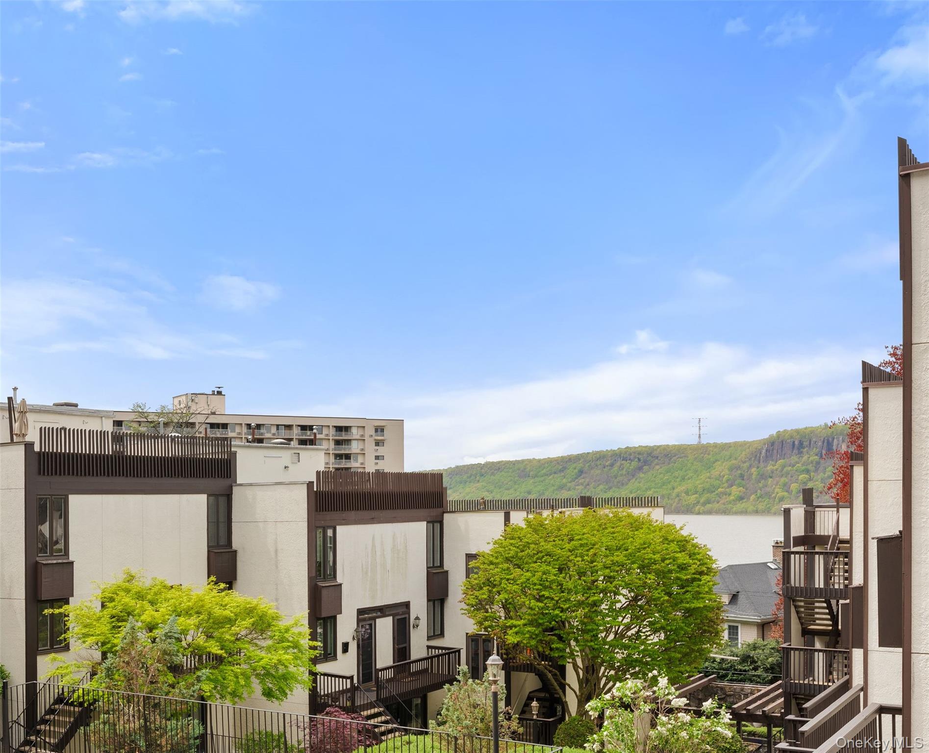 1200 Warburton Avenue Unit: 16