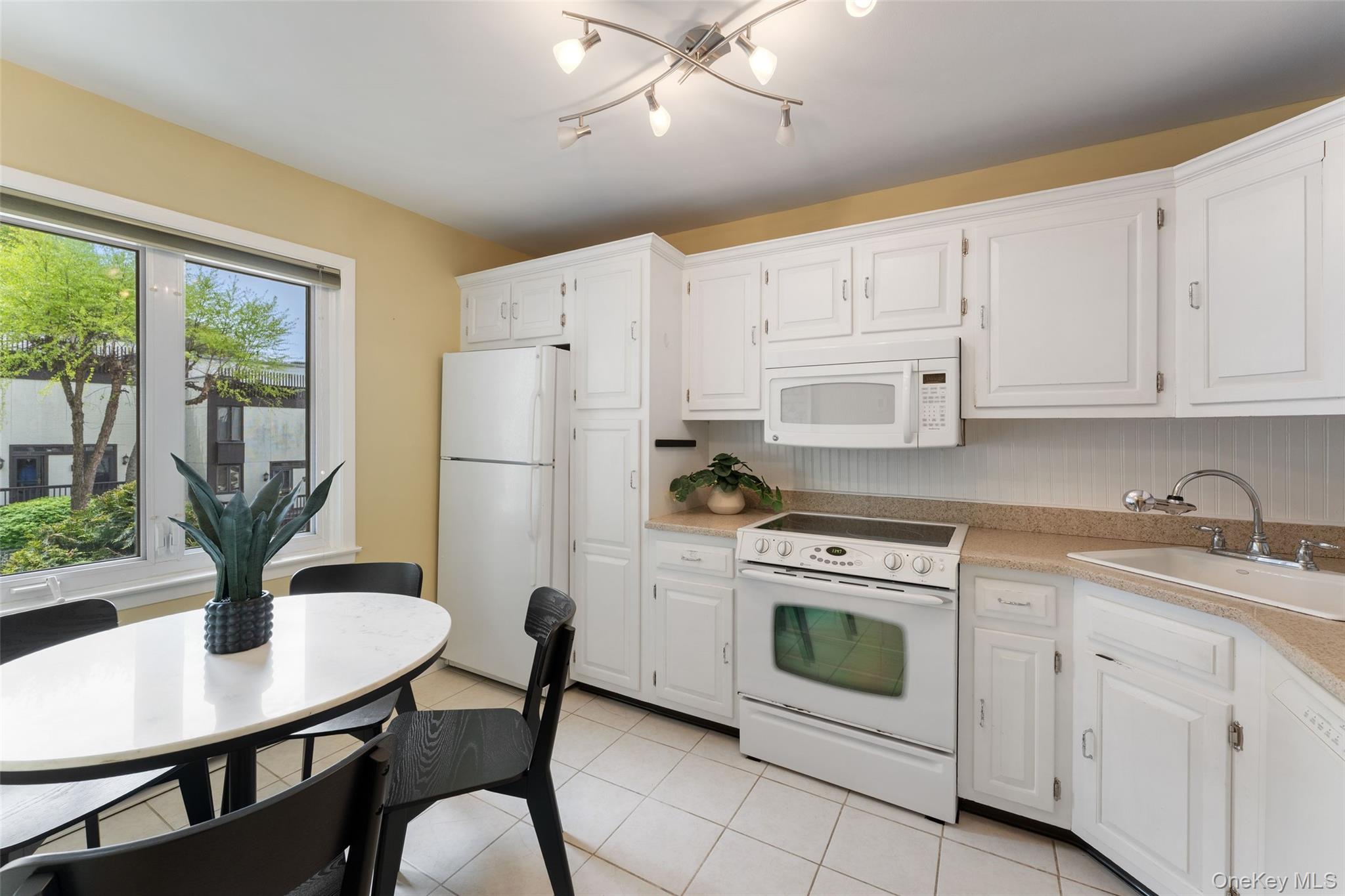 1200 Warburton Avenue Unit: 16
