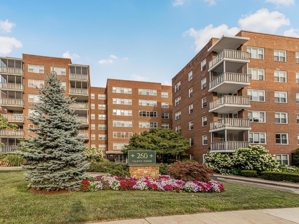 260 Garth Road Unit: 7J4