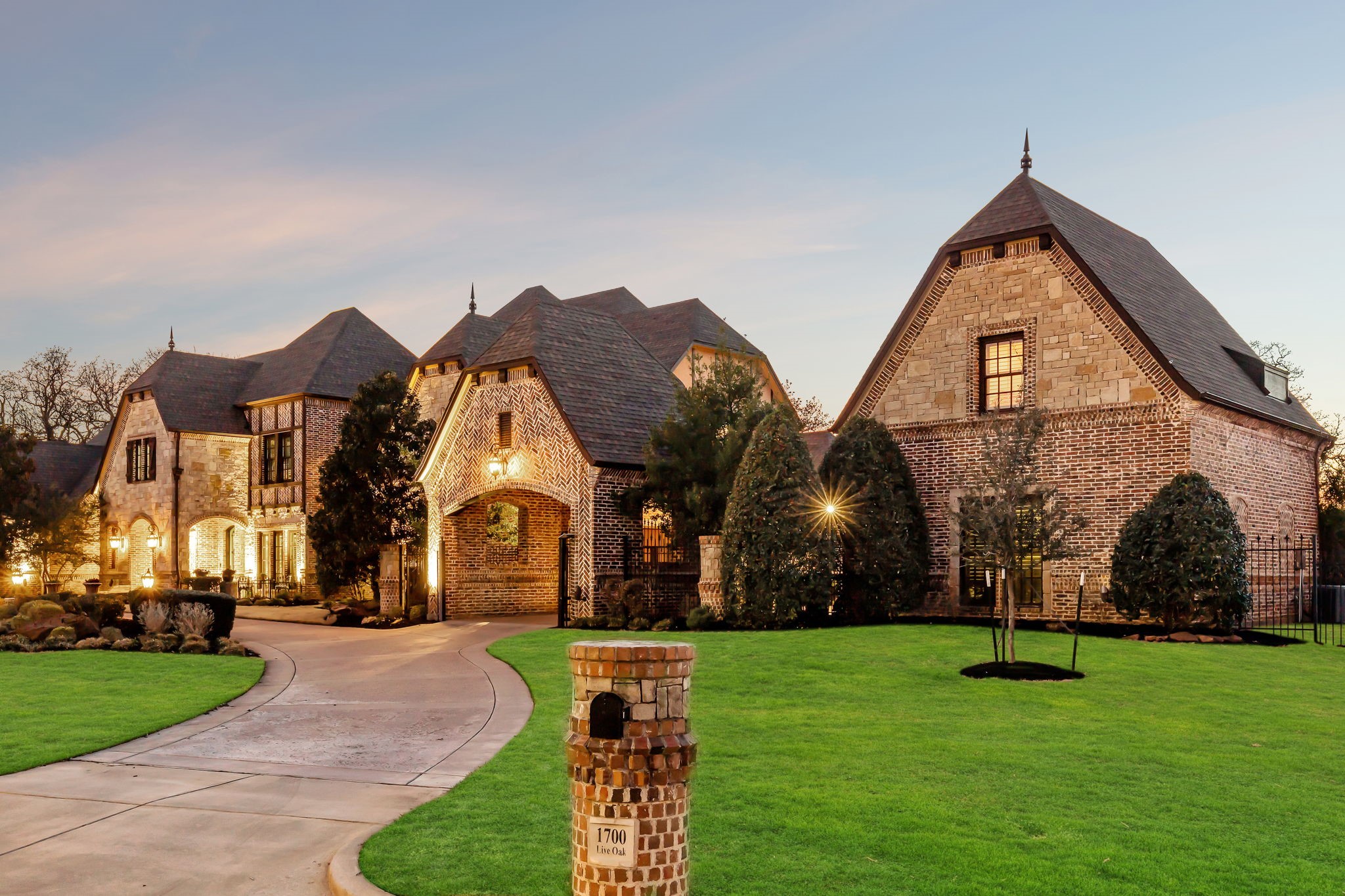 1700 Live Oak Lane