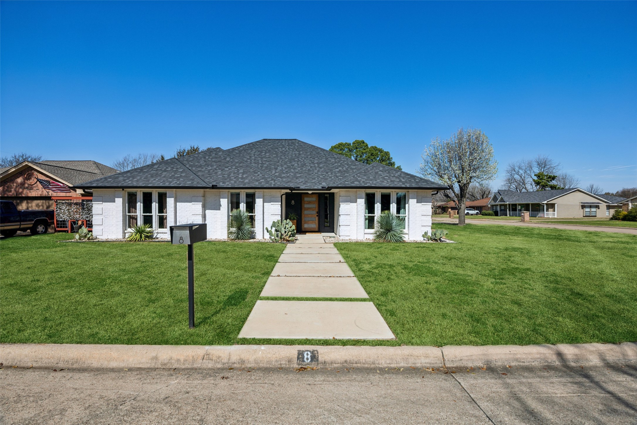 8 Roaring Creek Court