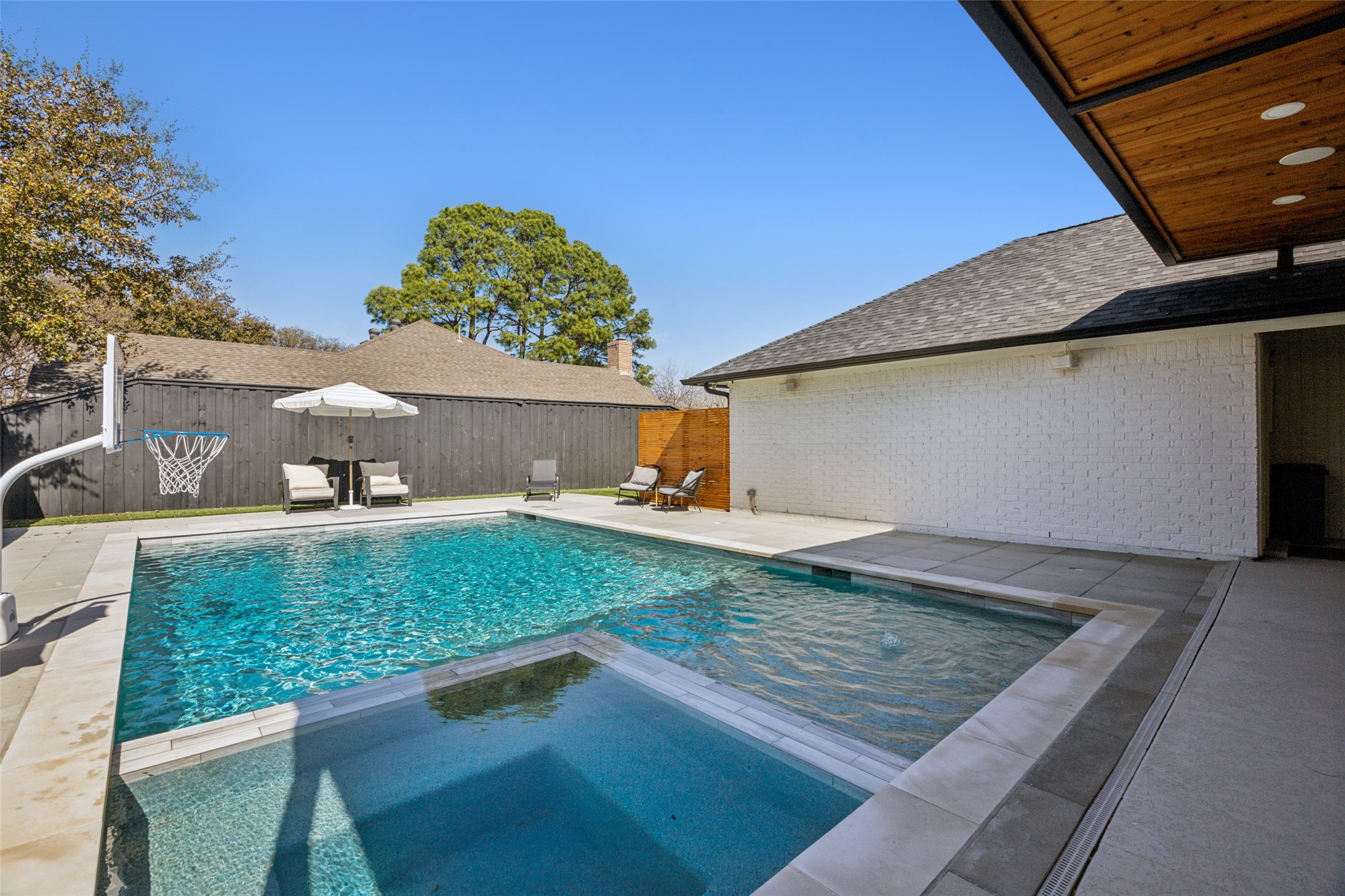 8 Roaring Creek Court