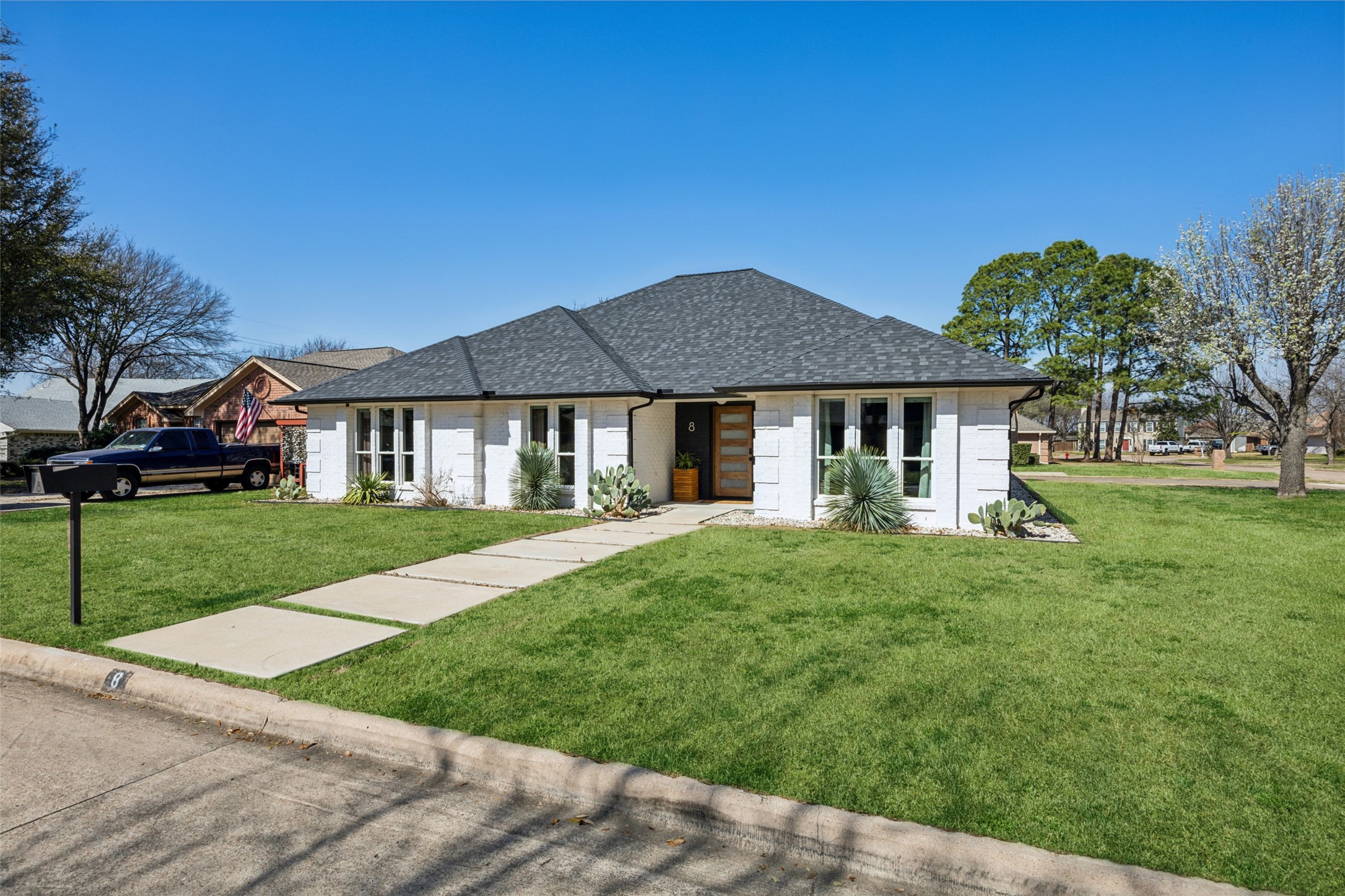 8 Roaring Creek Court