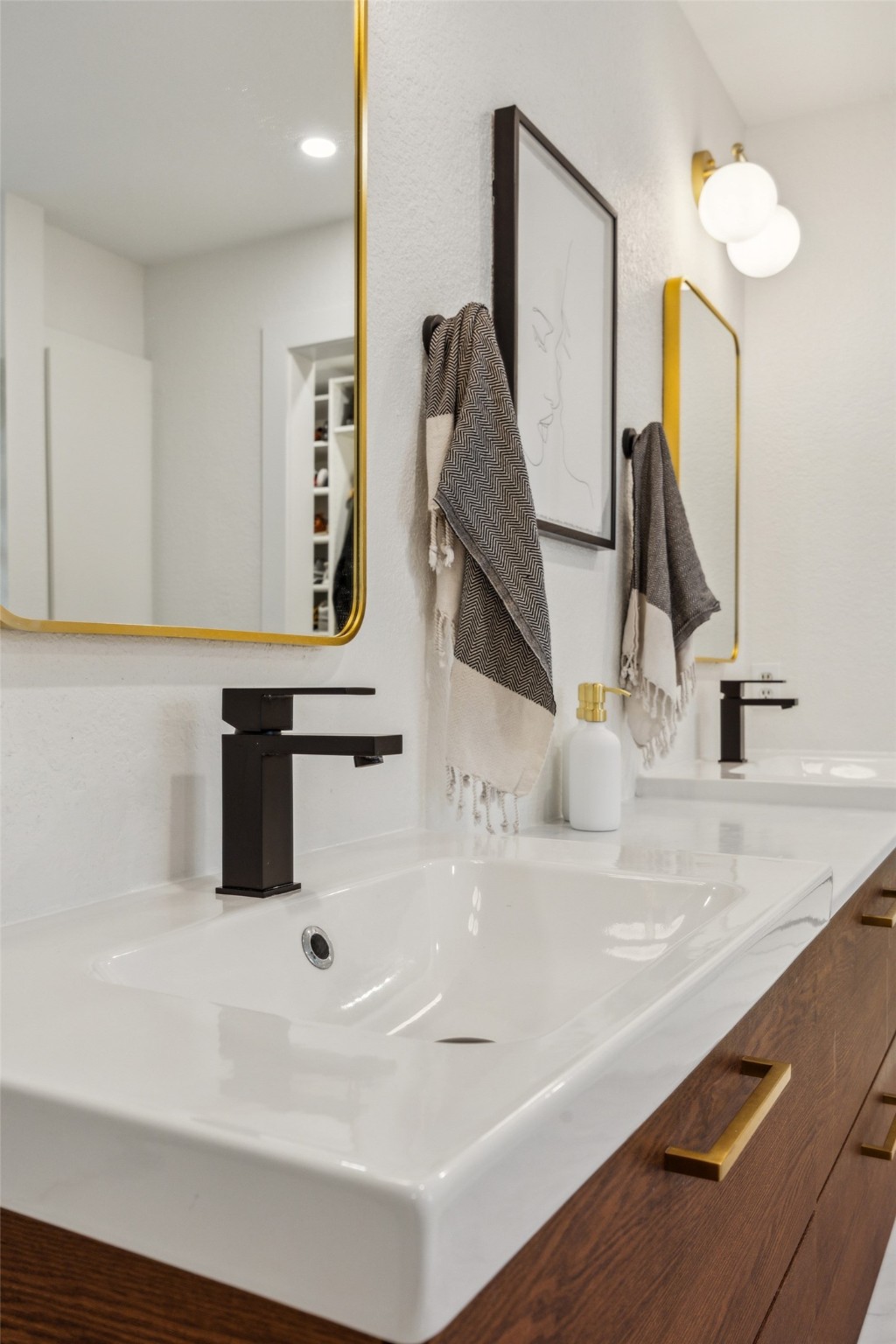 8 Roaring Creek Court