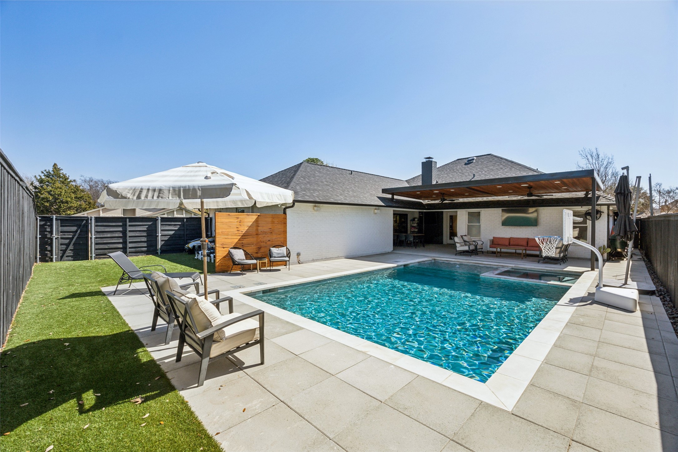 8 Roaring Creek Court