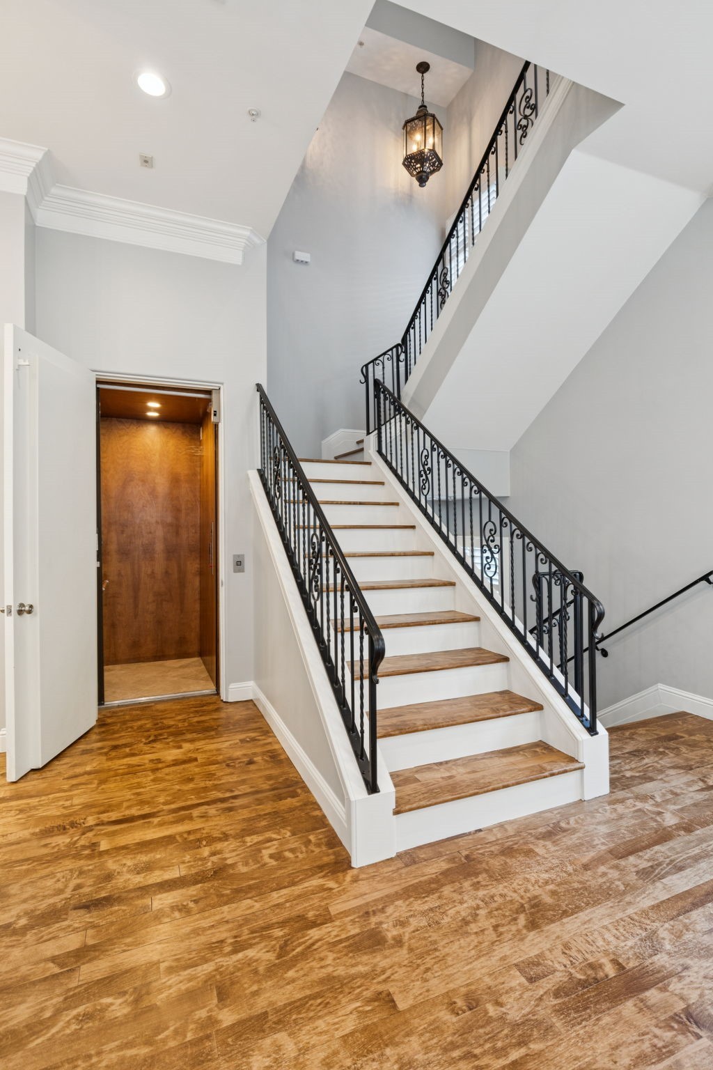 409 E 7th Street