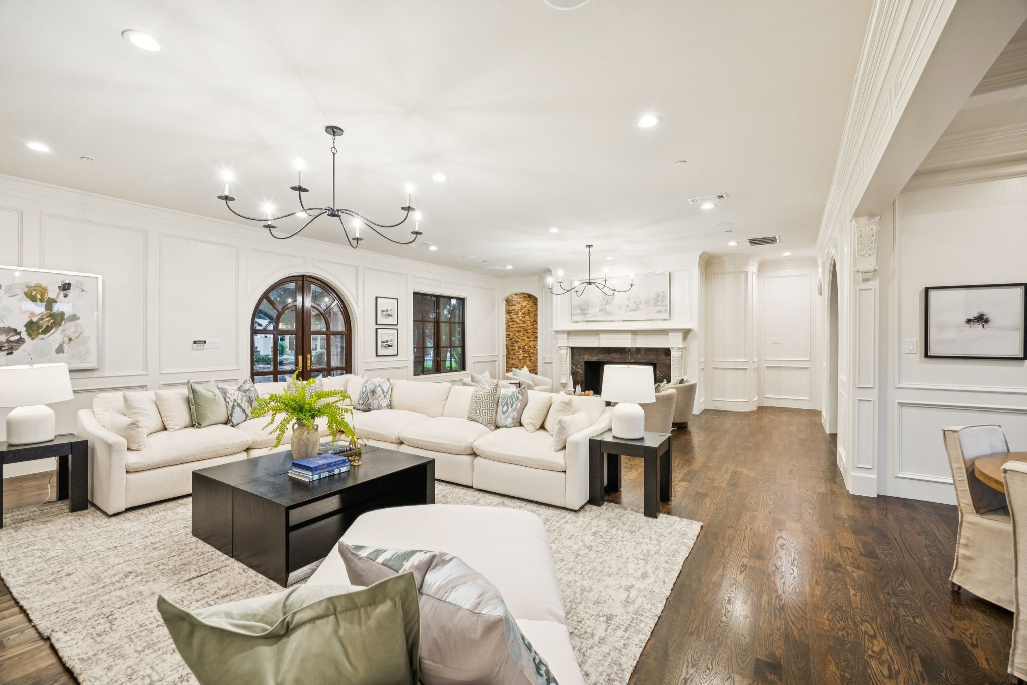 1900 Shady Oaks Drive
