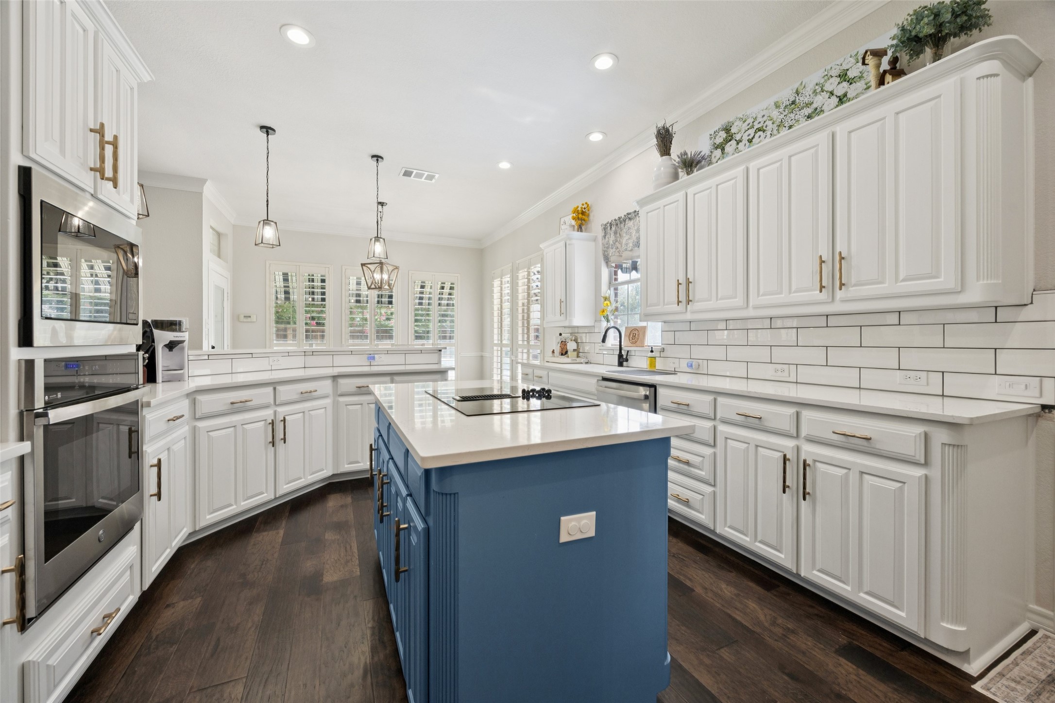 7904 Vista Ridge Drive S