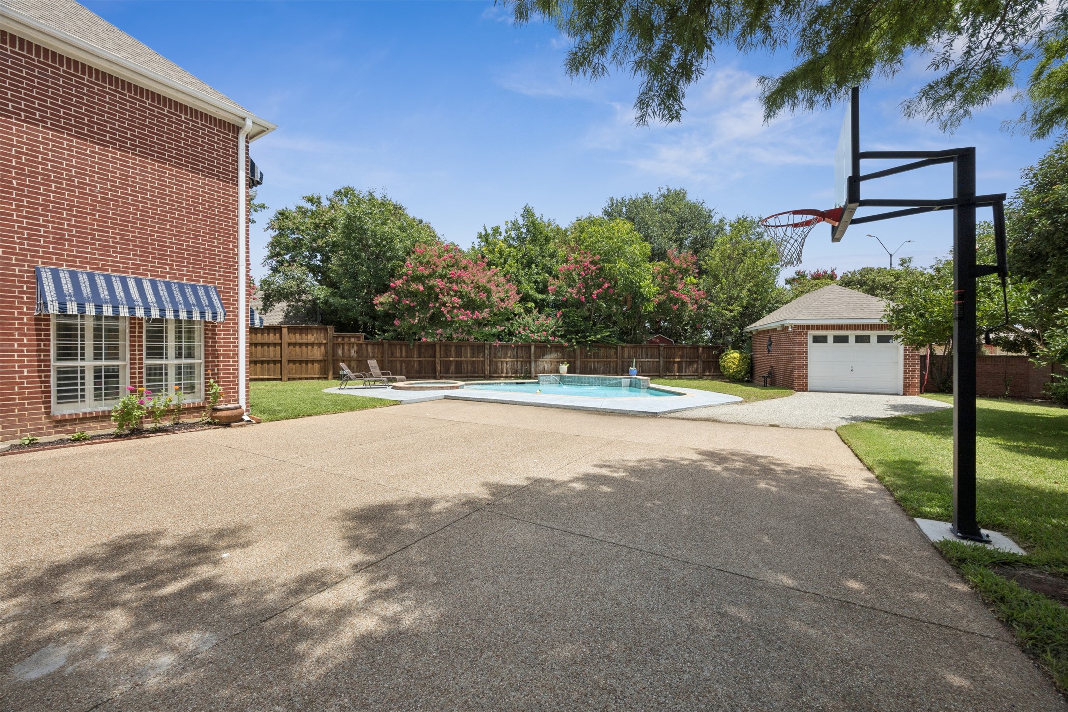 7904 Vista Ridge Drive S