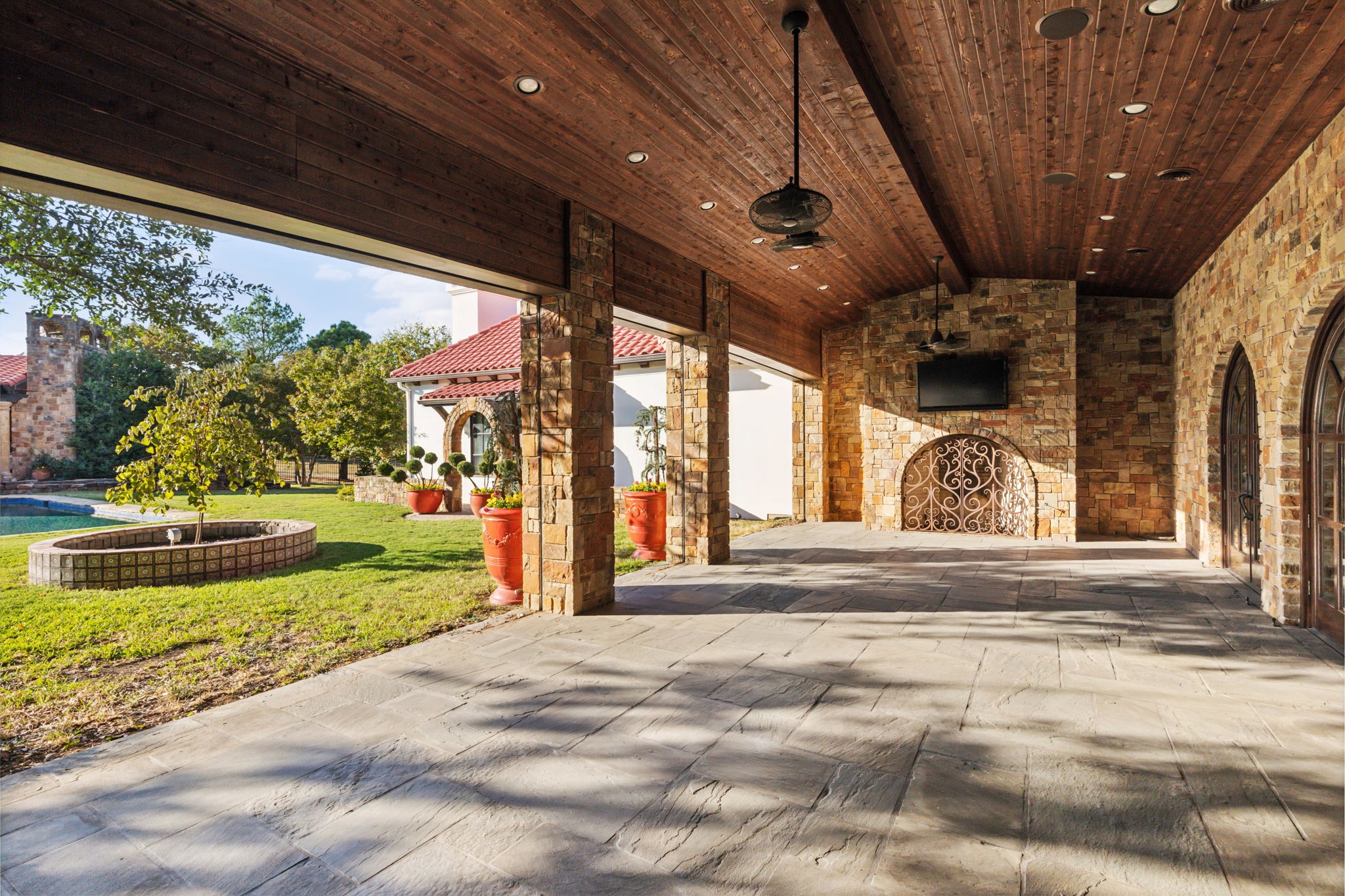 1900 Shady Oaks Drive