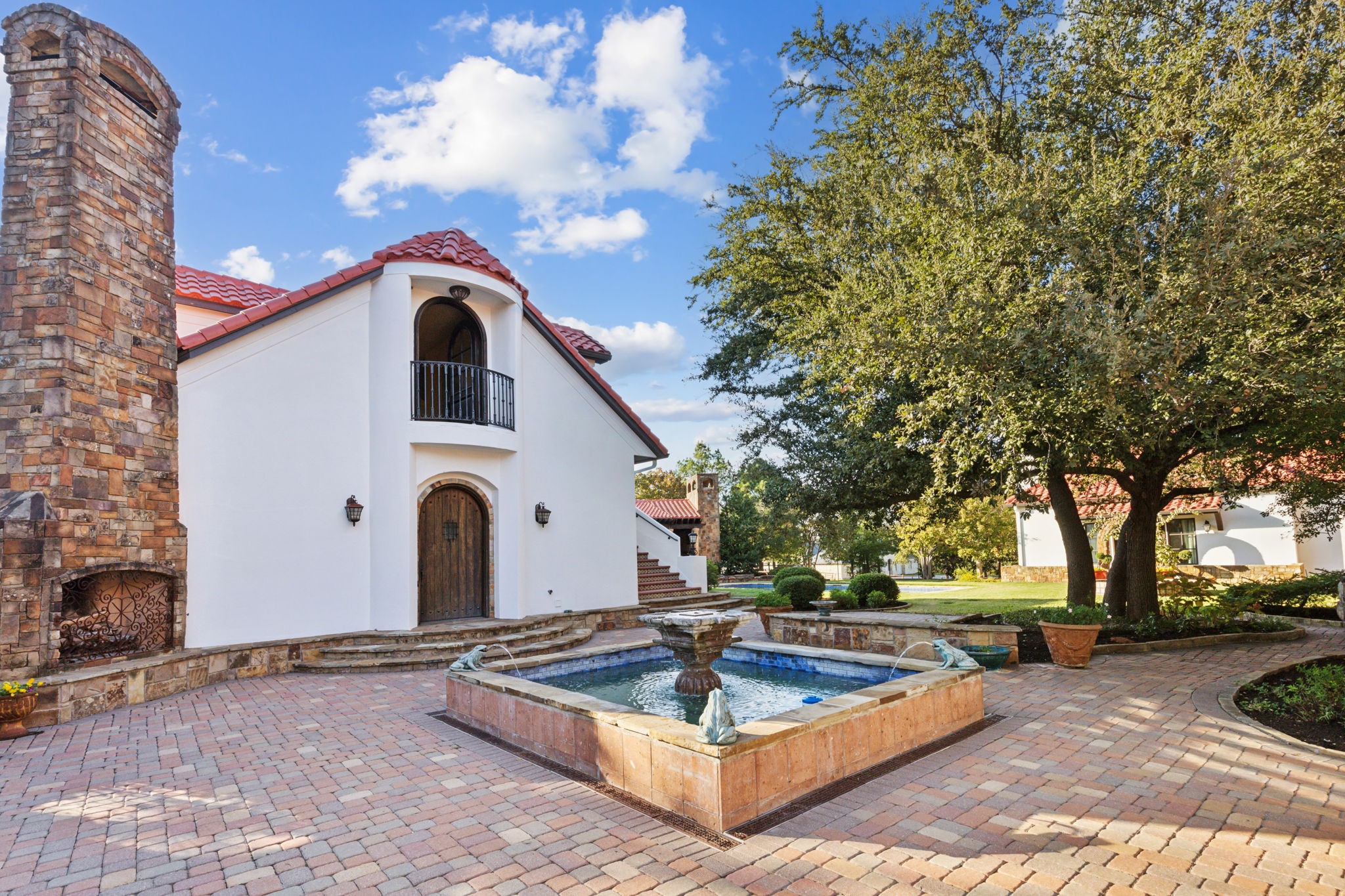 1900 Shady Oaks Drive