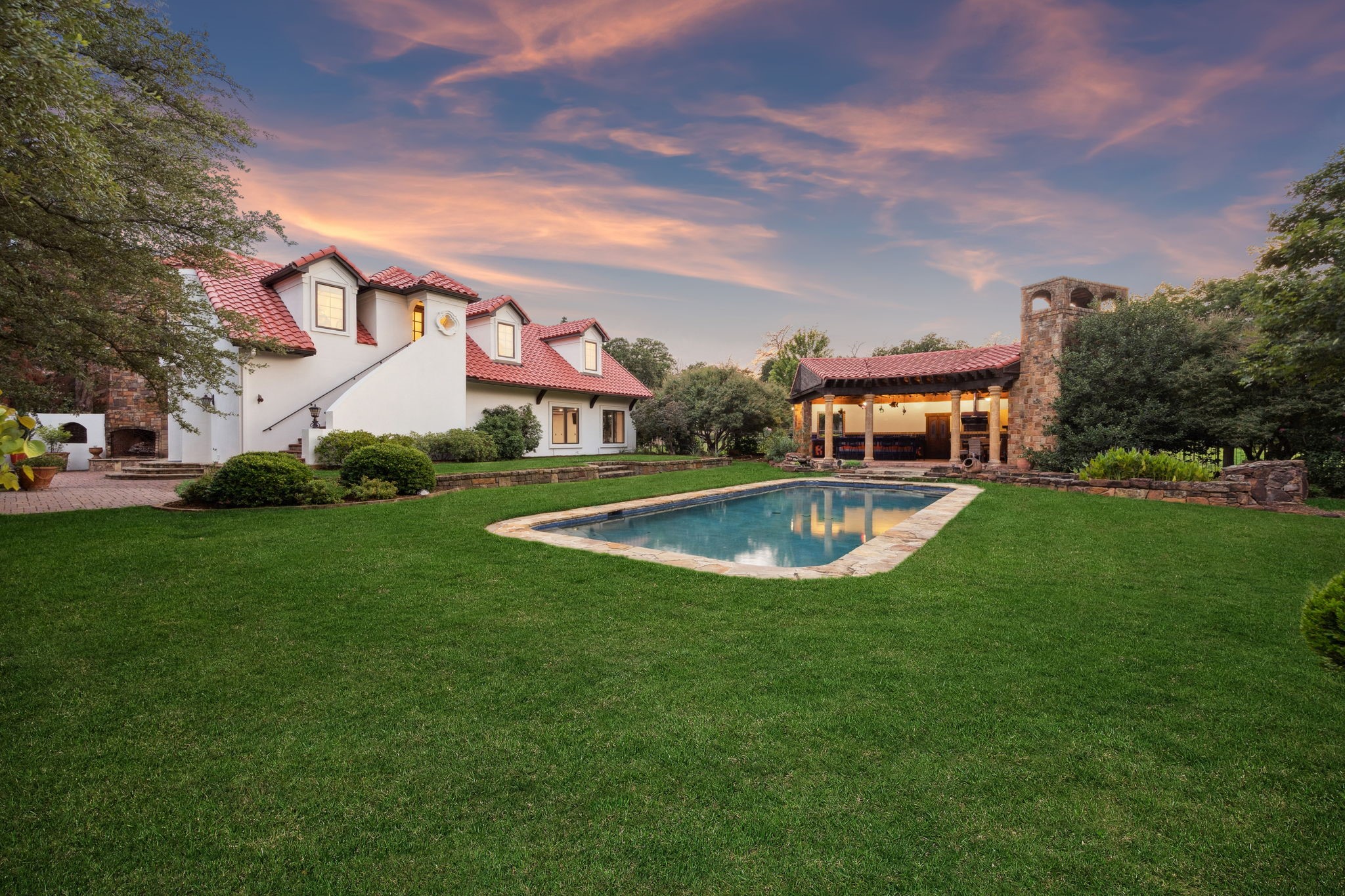 1900 Shady Oaks Drive