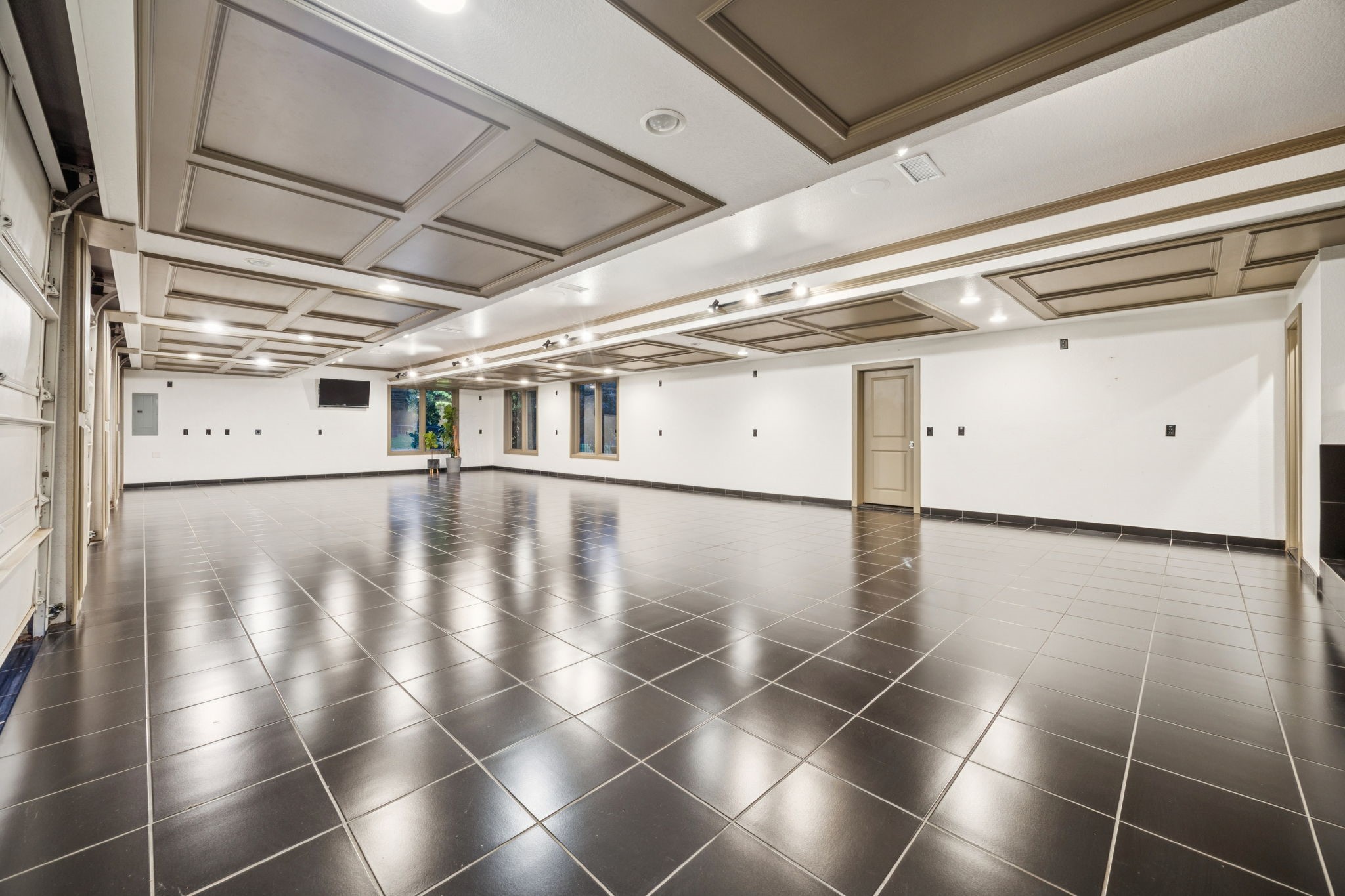 1900 Shady Oaks Drive