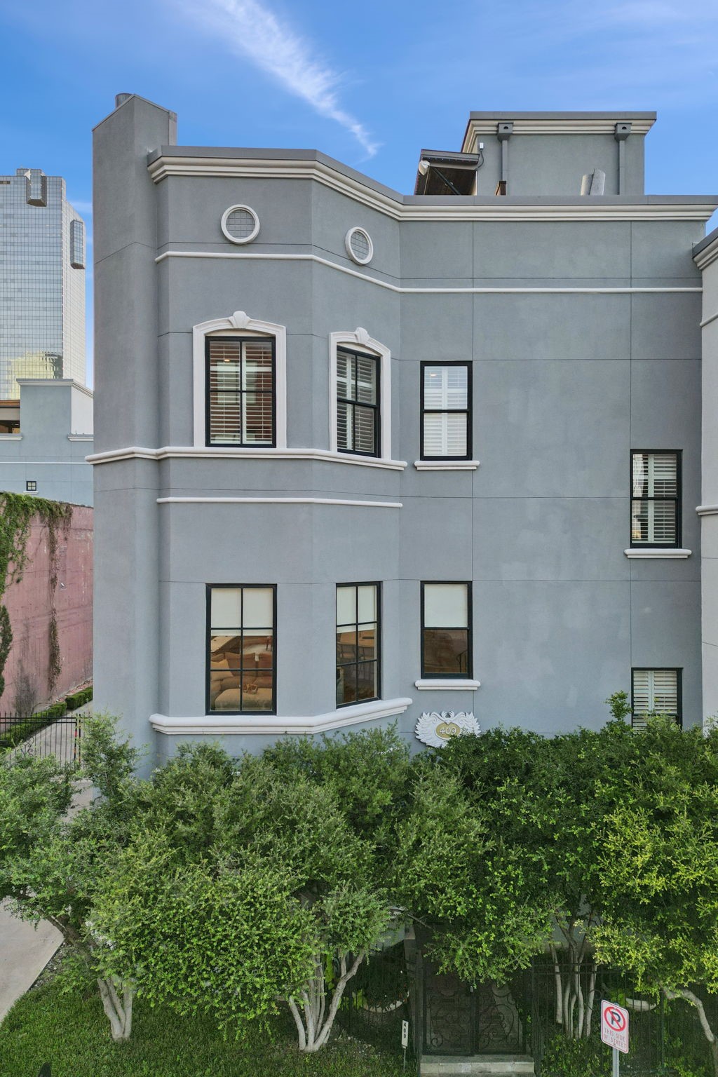 409 E 7th Street