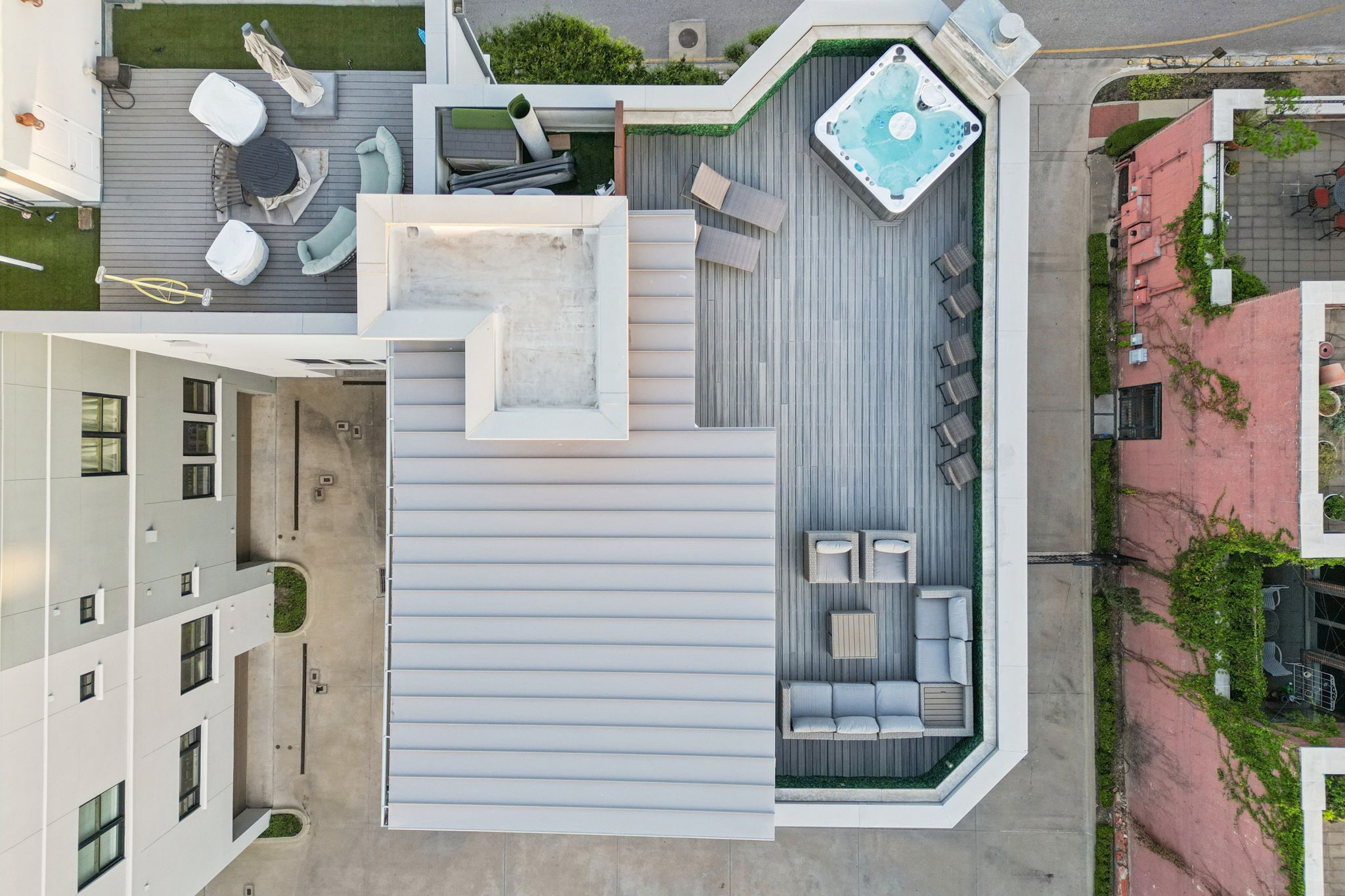 409 E 7th Street
