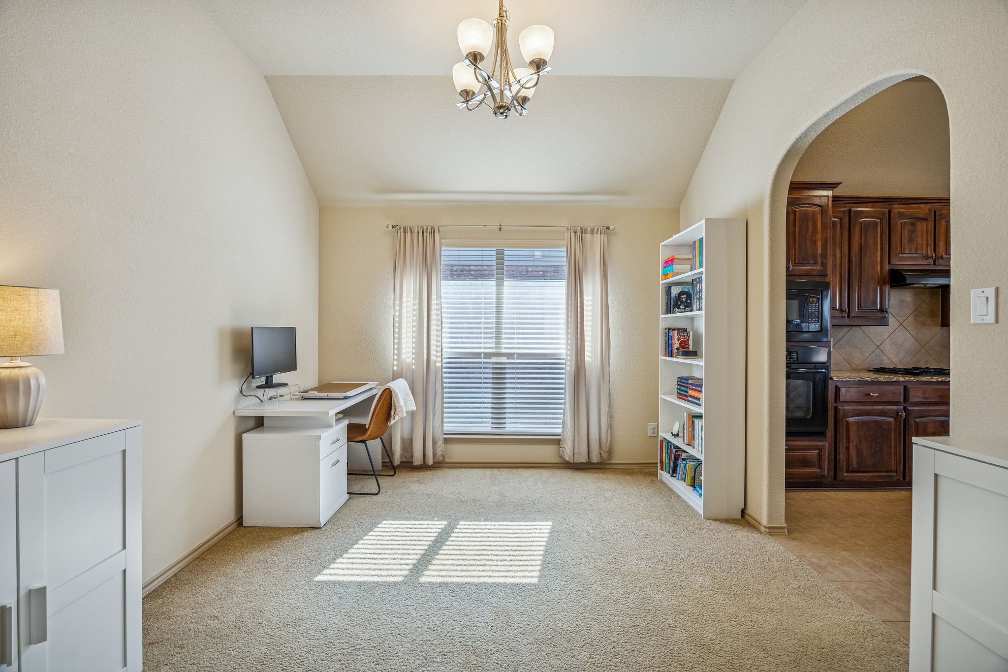 9437 Drovers View Trail