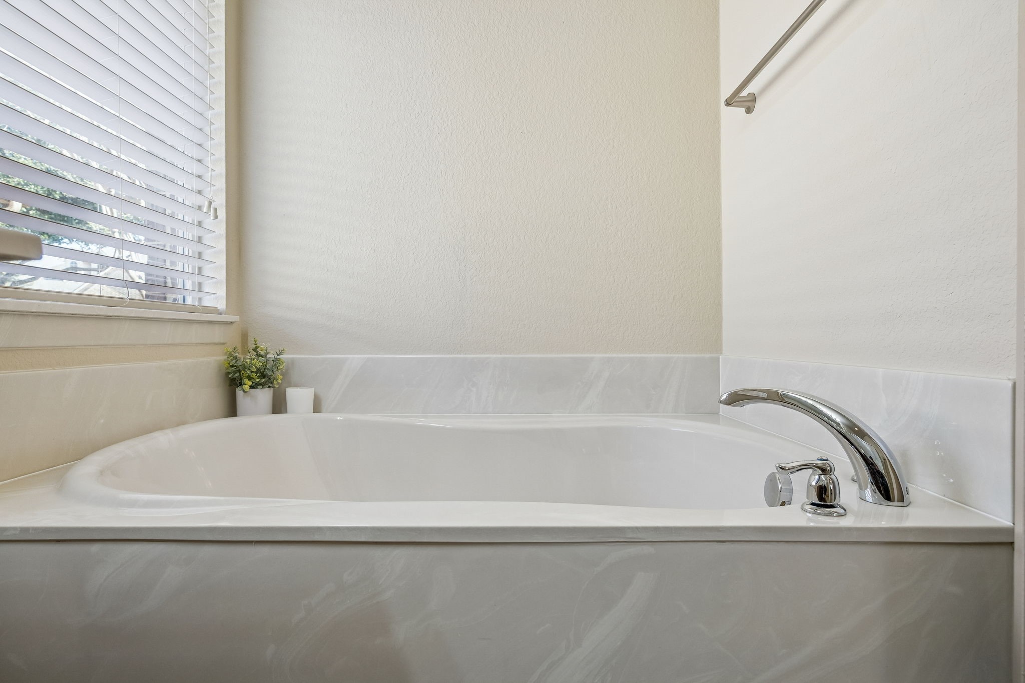 9437 Drovers View Trail