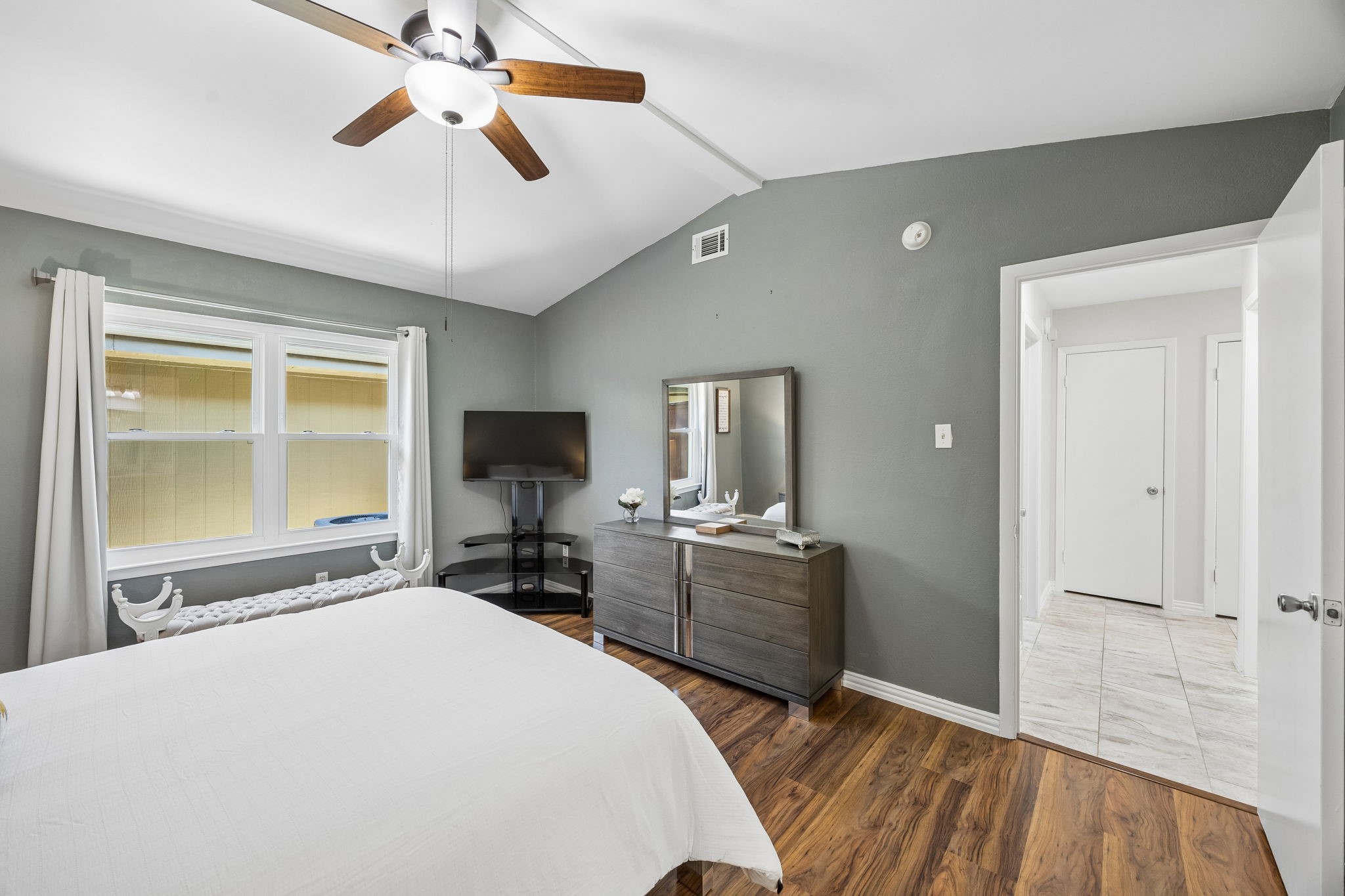 4215 John Court