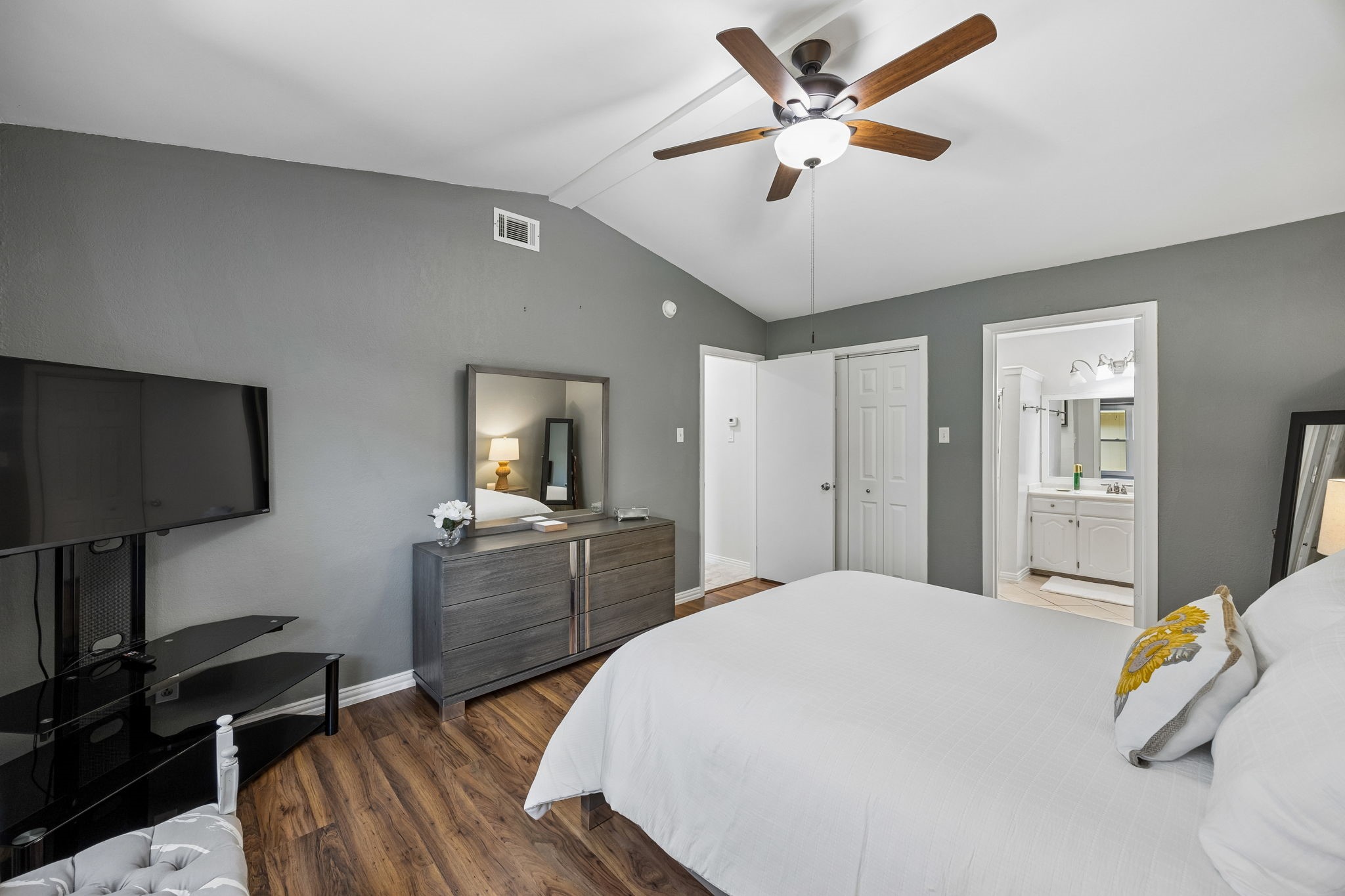 4215 John Court
