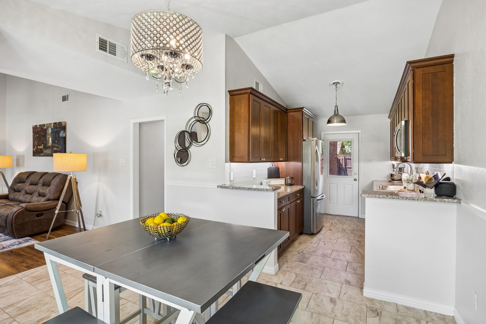 4215 John Court