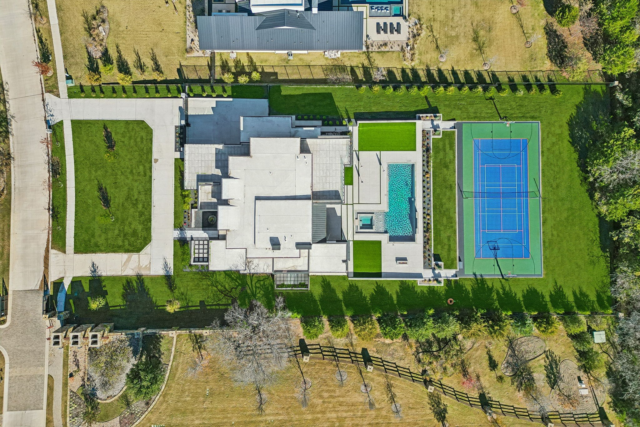 4301 Saddleback Lane