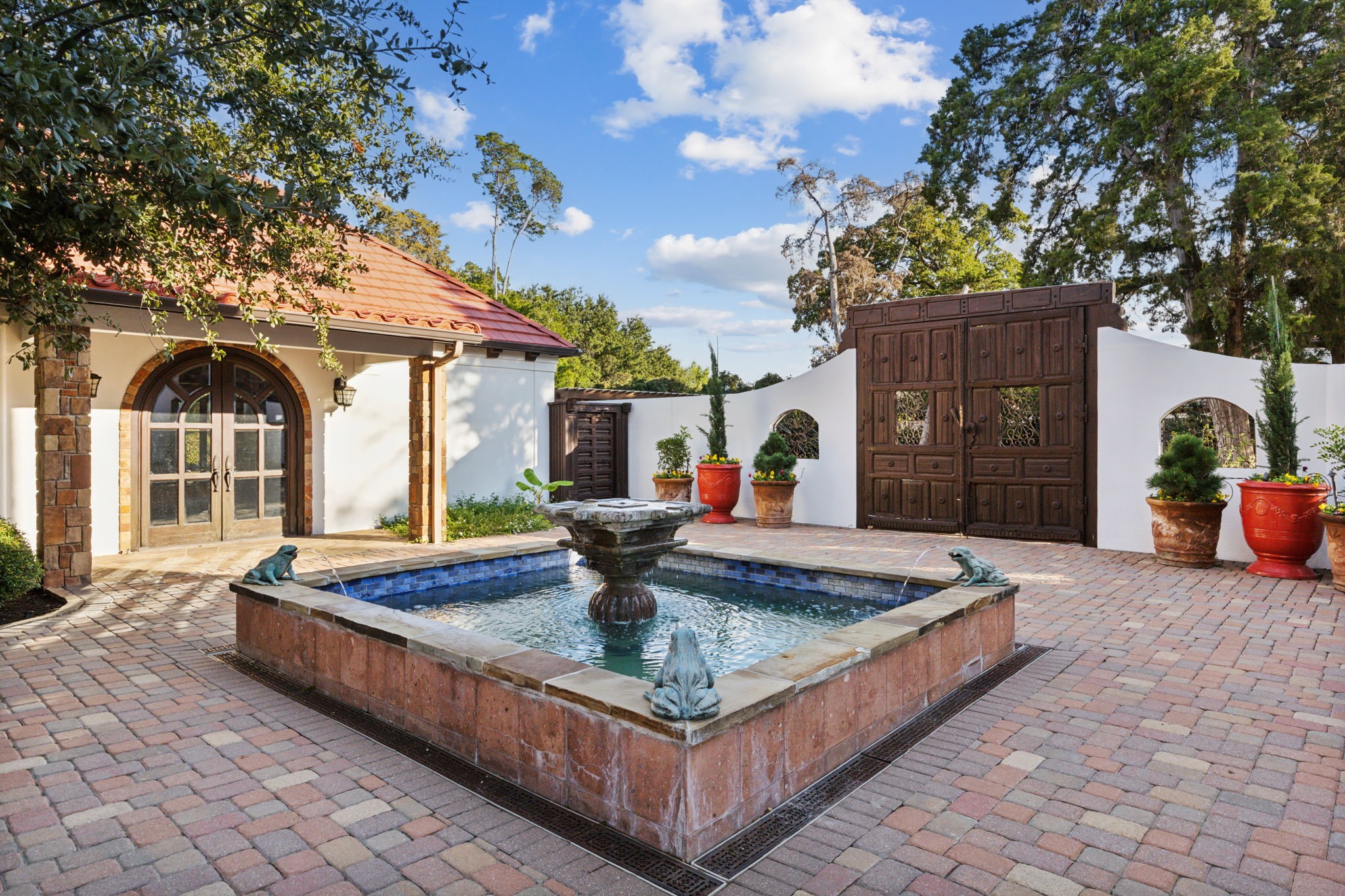 1900 Shady Oaks Drive