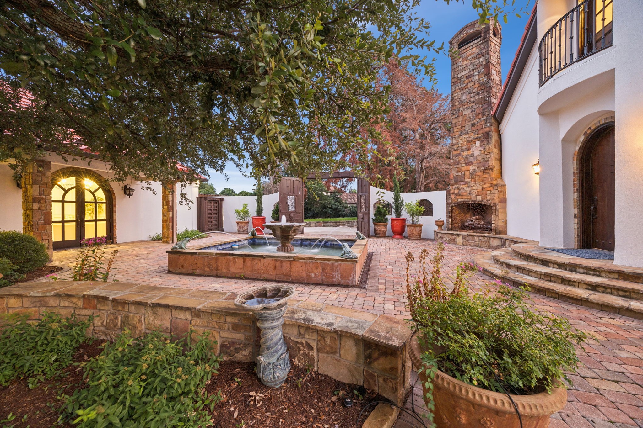 1900 Shady Oaks Drive