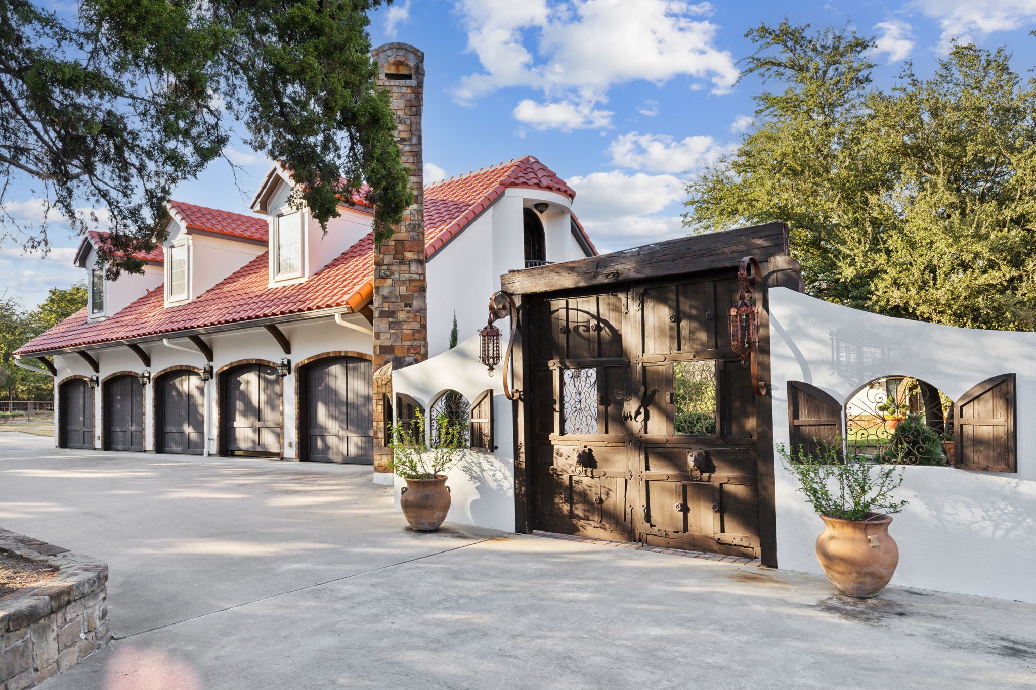 1900 Shady Oaks Drive