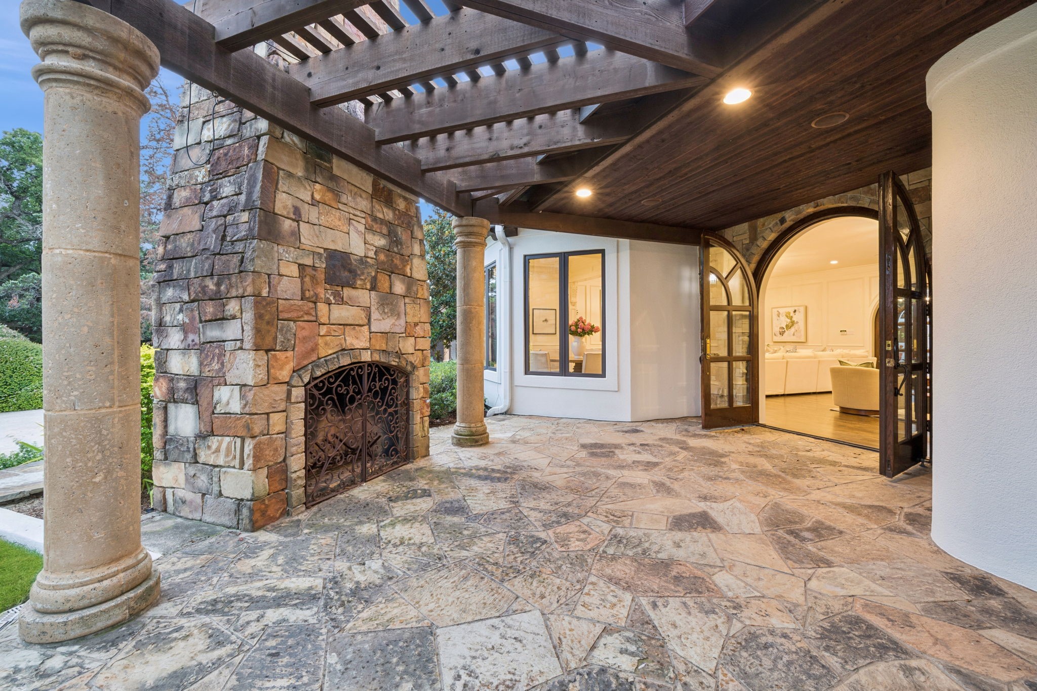 1900 Shady Oaks Drive