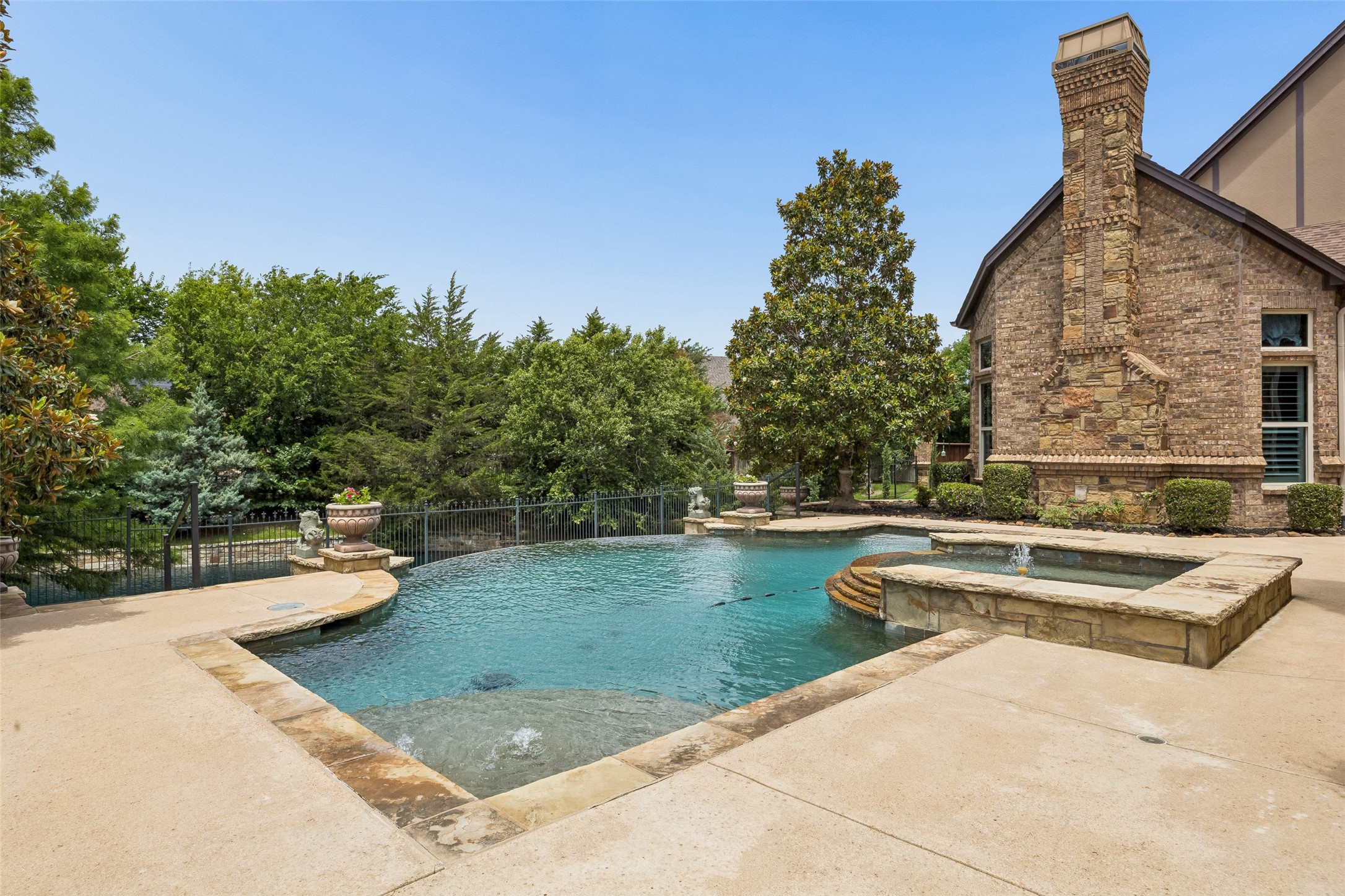 5804 Chalford Common