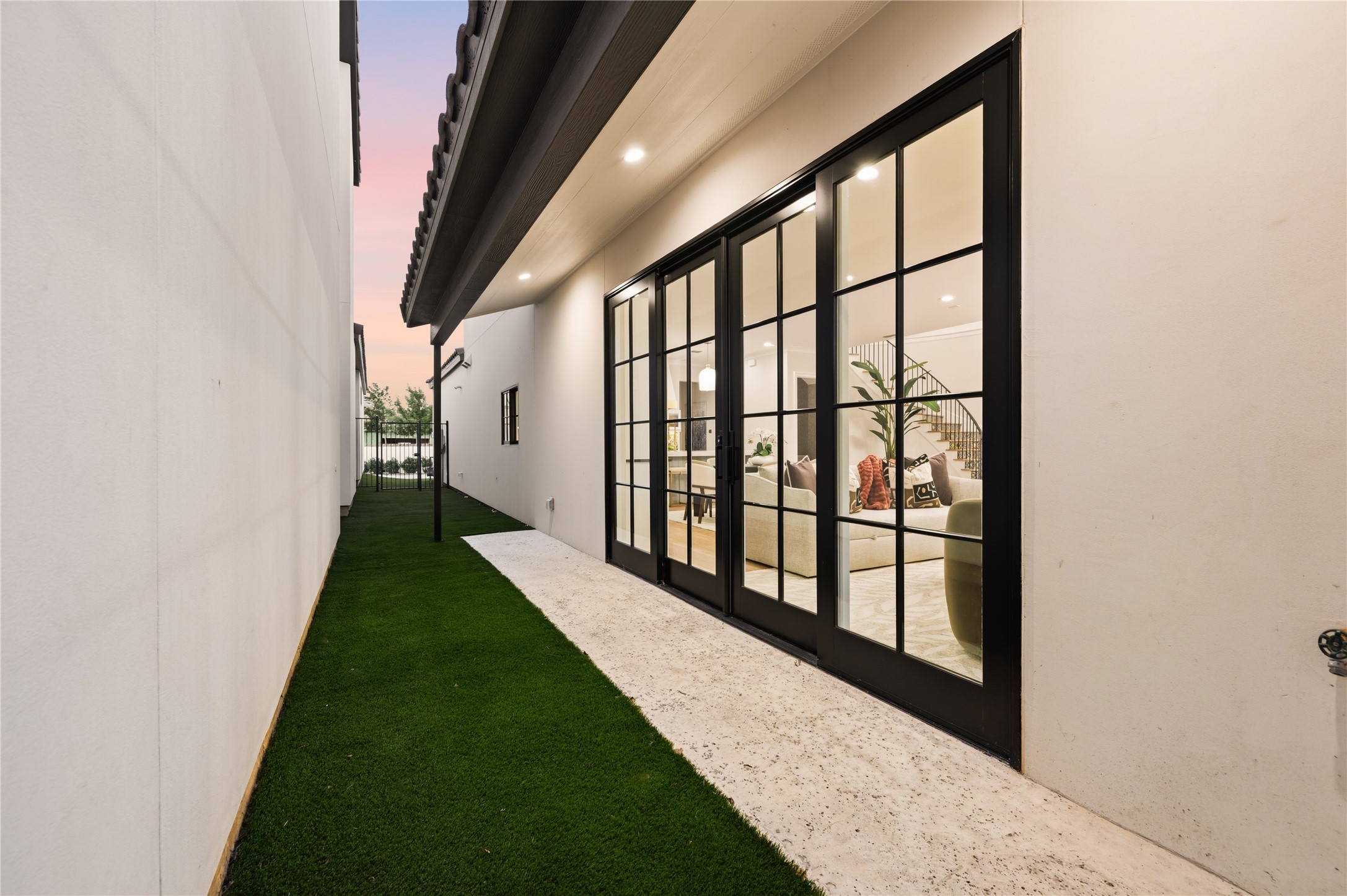 2959 Sunset Boulevard