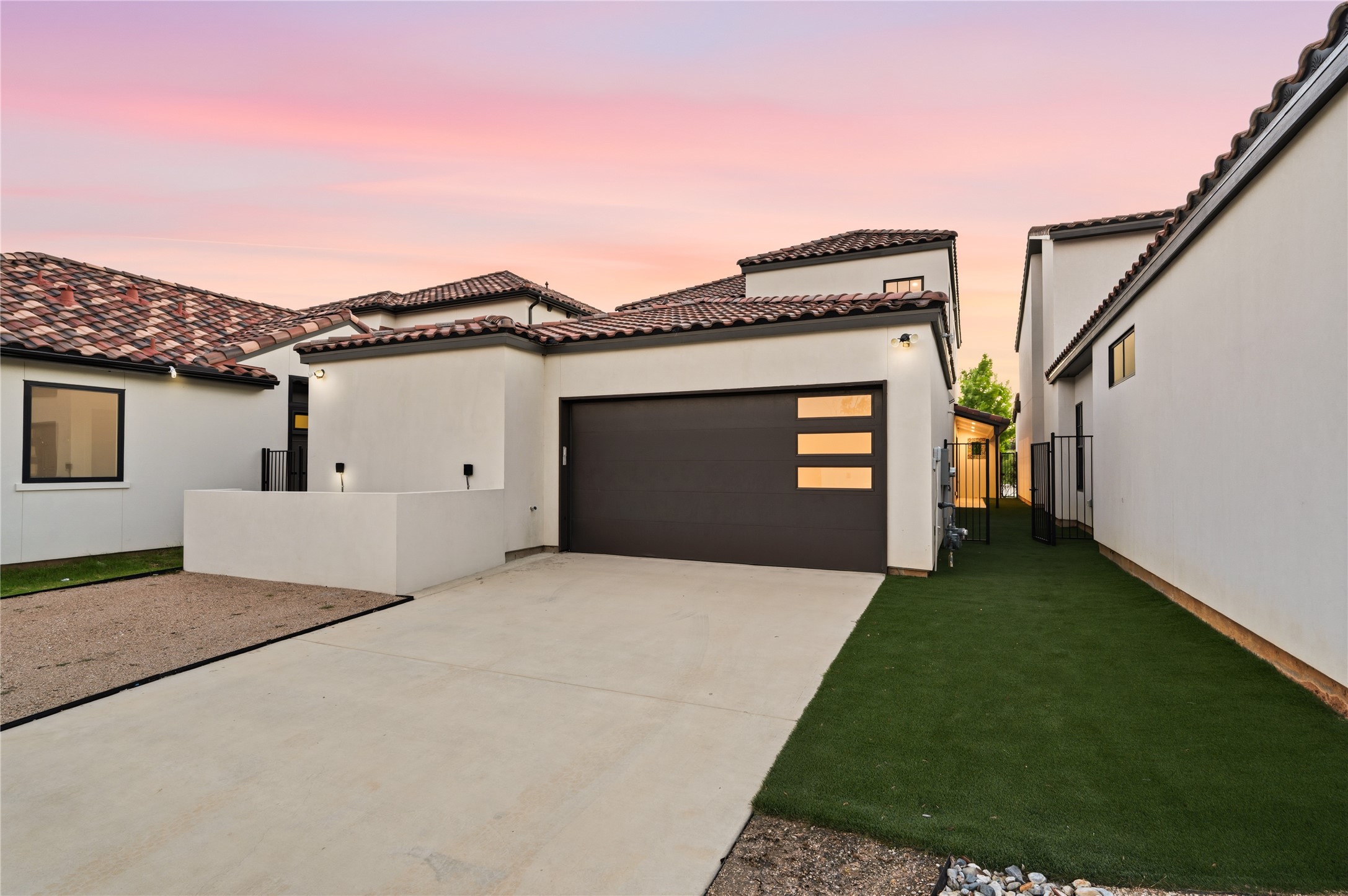2959 Sunset Boulevard