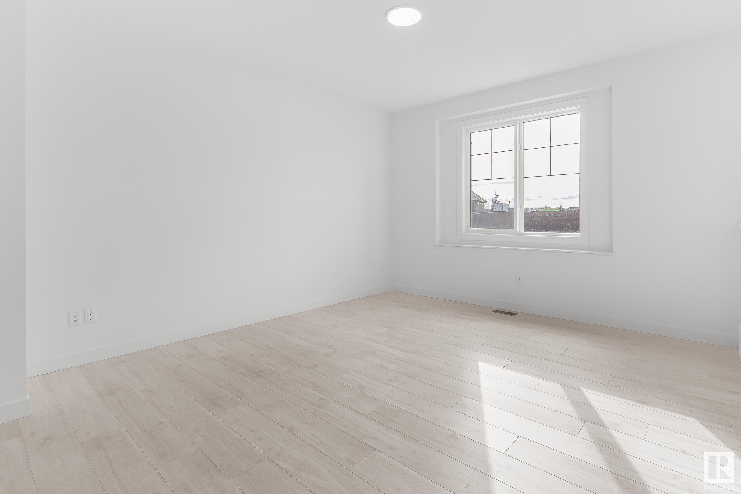 9343 221 ST NW