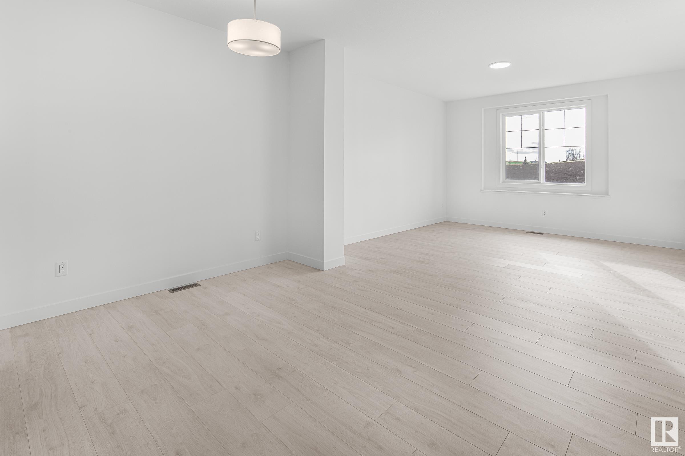 9343 221 ST NW