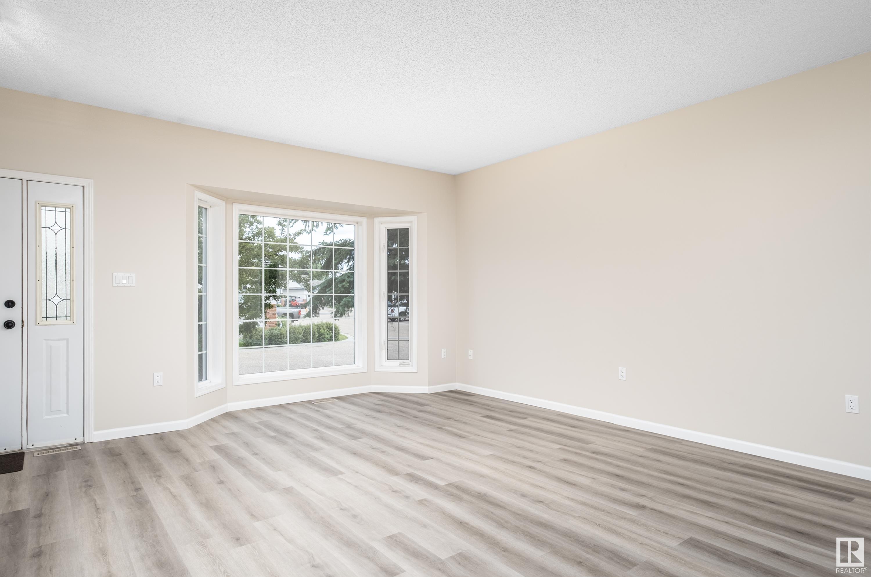 #62 10 Blackburn DR W SW