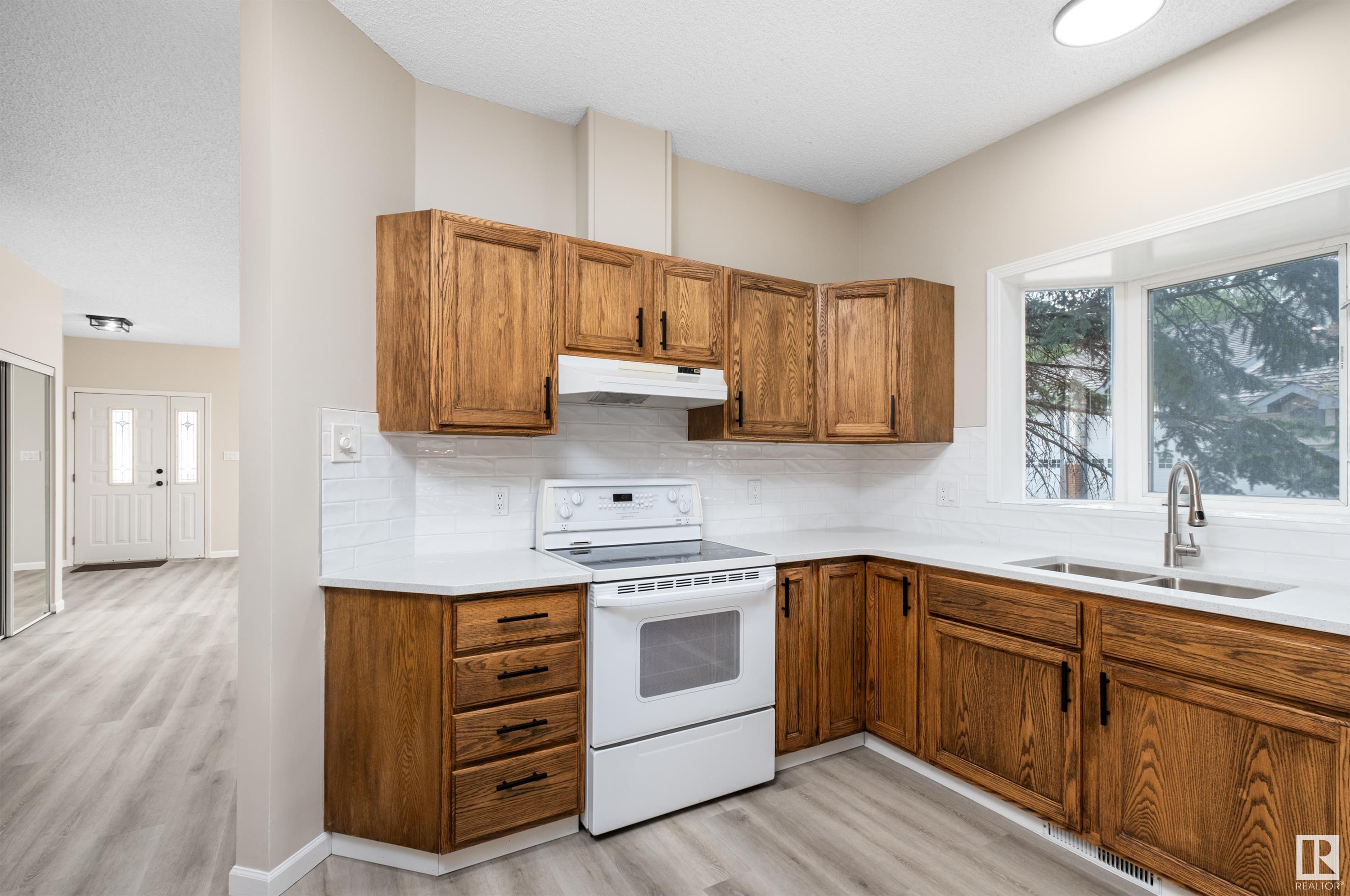 #62 10 Blackburn DR W SW
