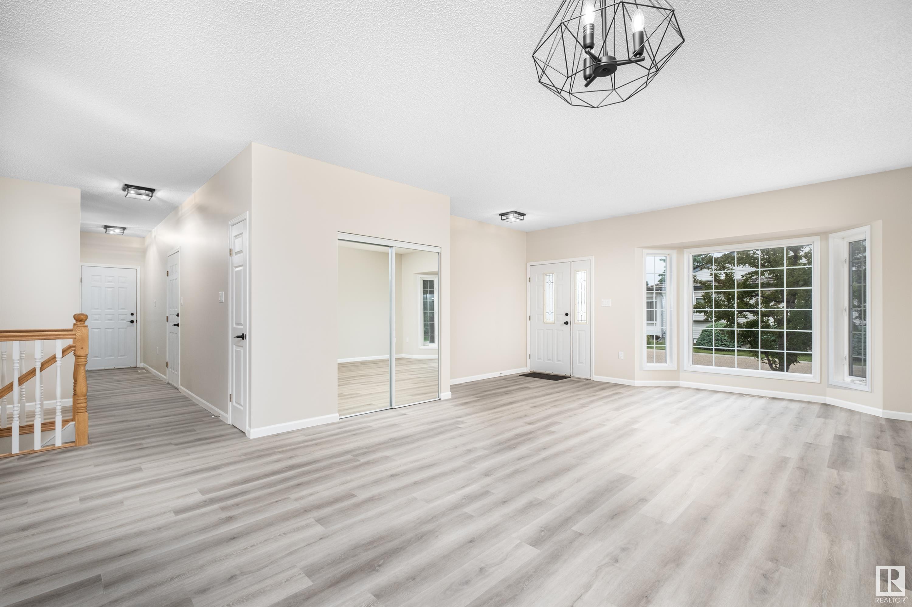 #62 10 Blackburn DR W SW