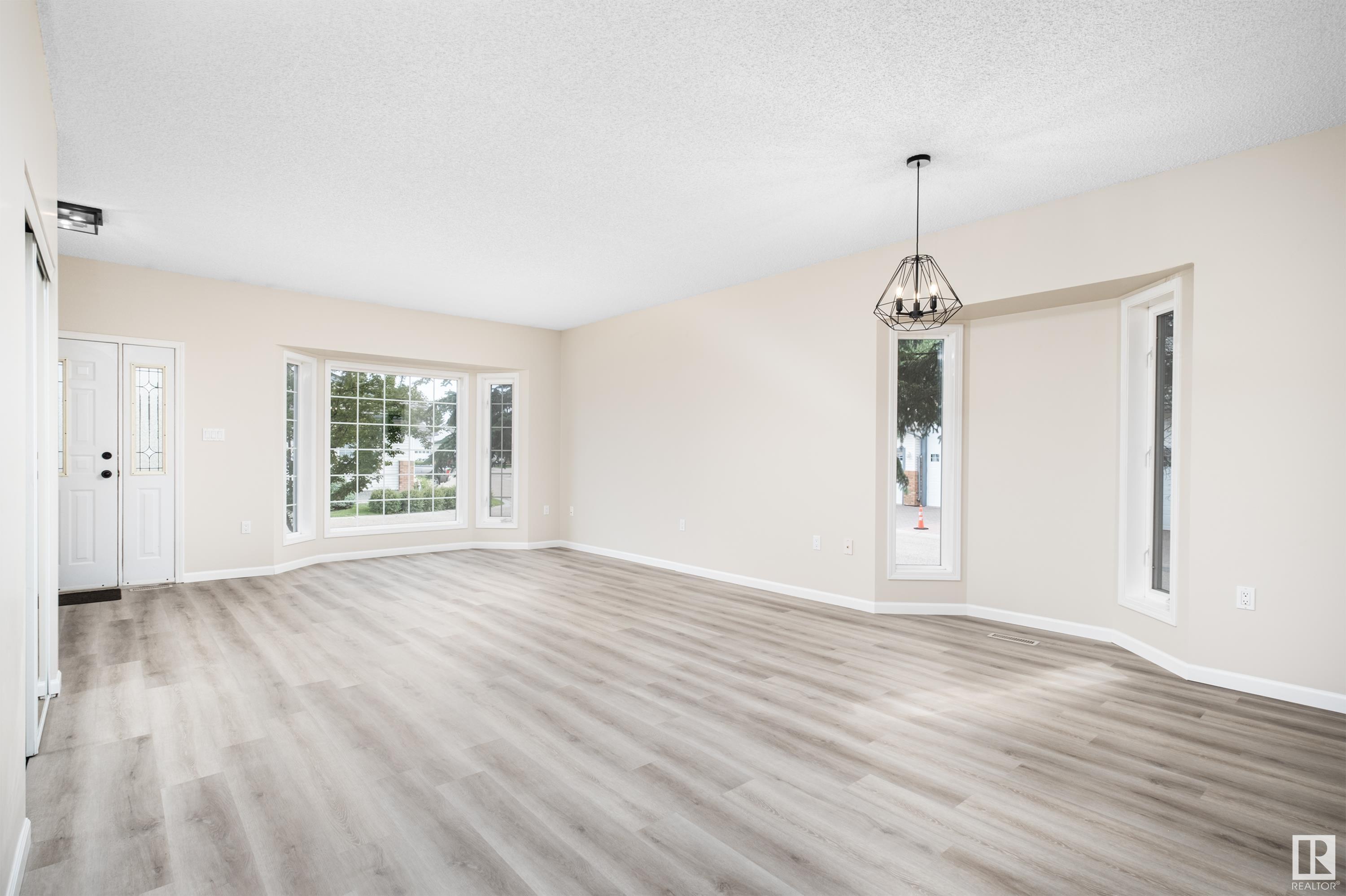 #62 10 Blackburn DR W SW