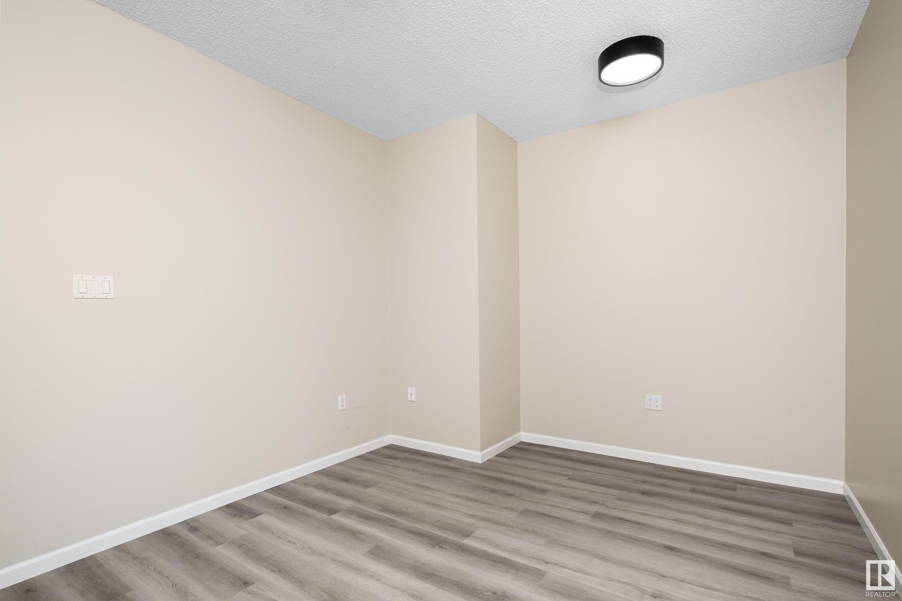 #62 10 Blackburn DR W SW