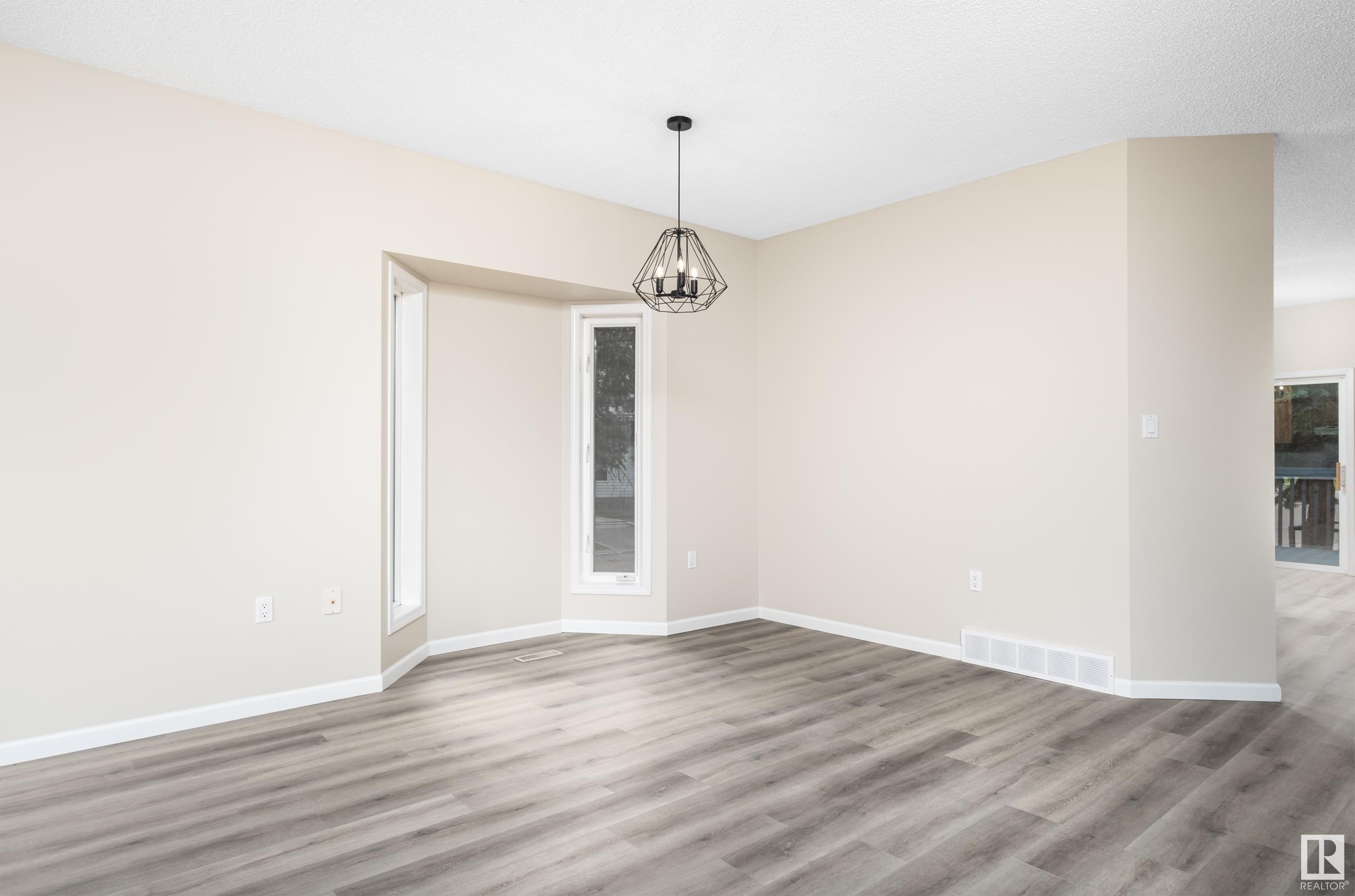 #62 10 Blackburn DR W SW
