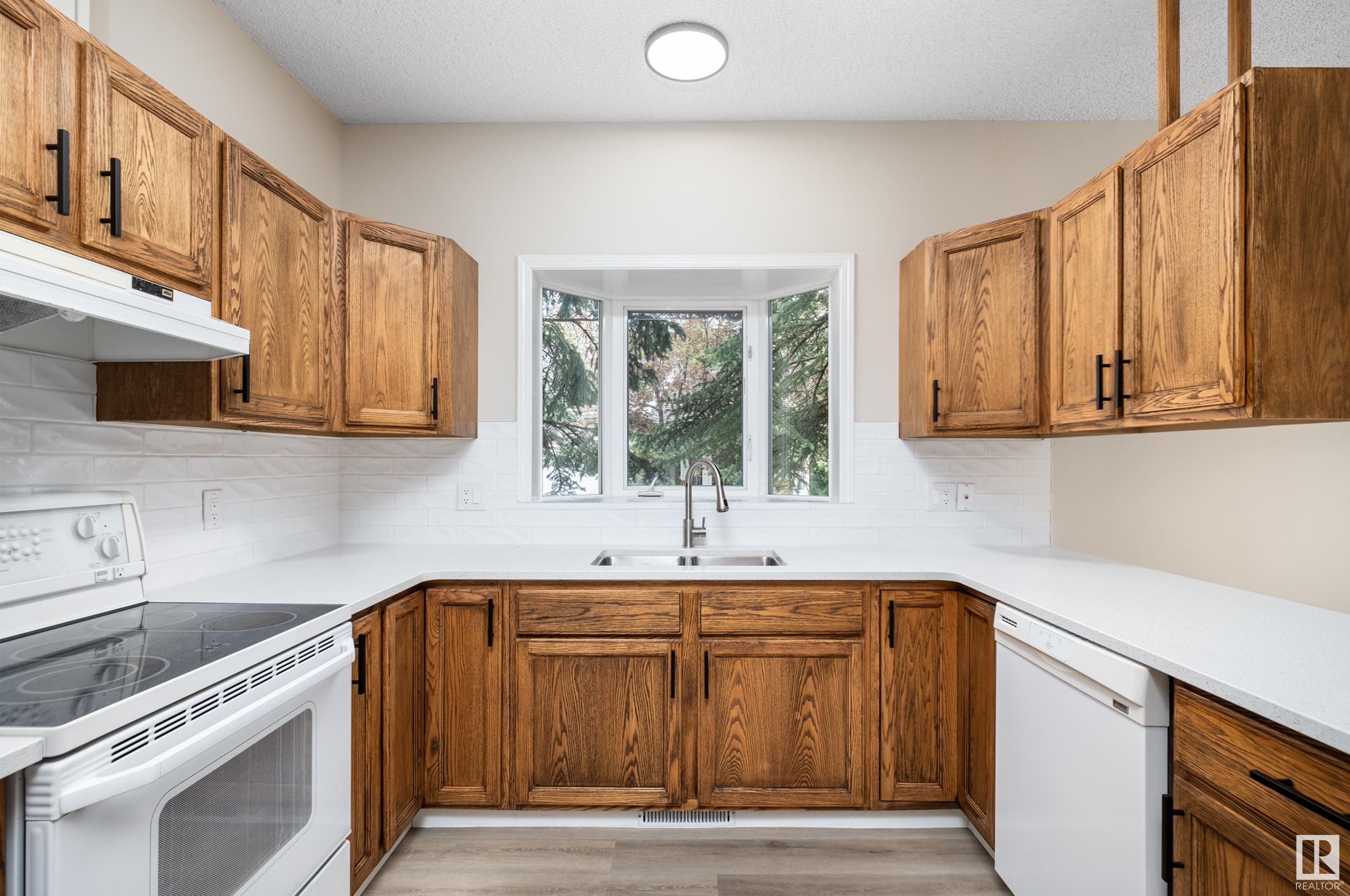 #62 10 Blackburn DR W SW