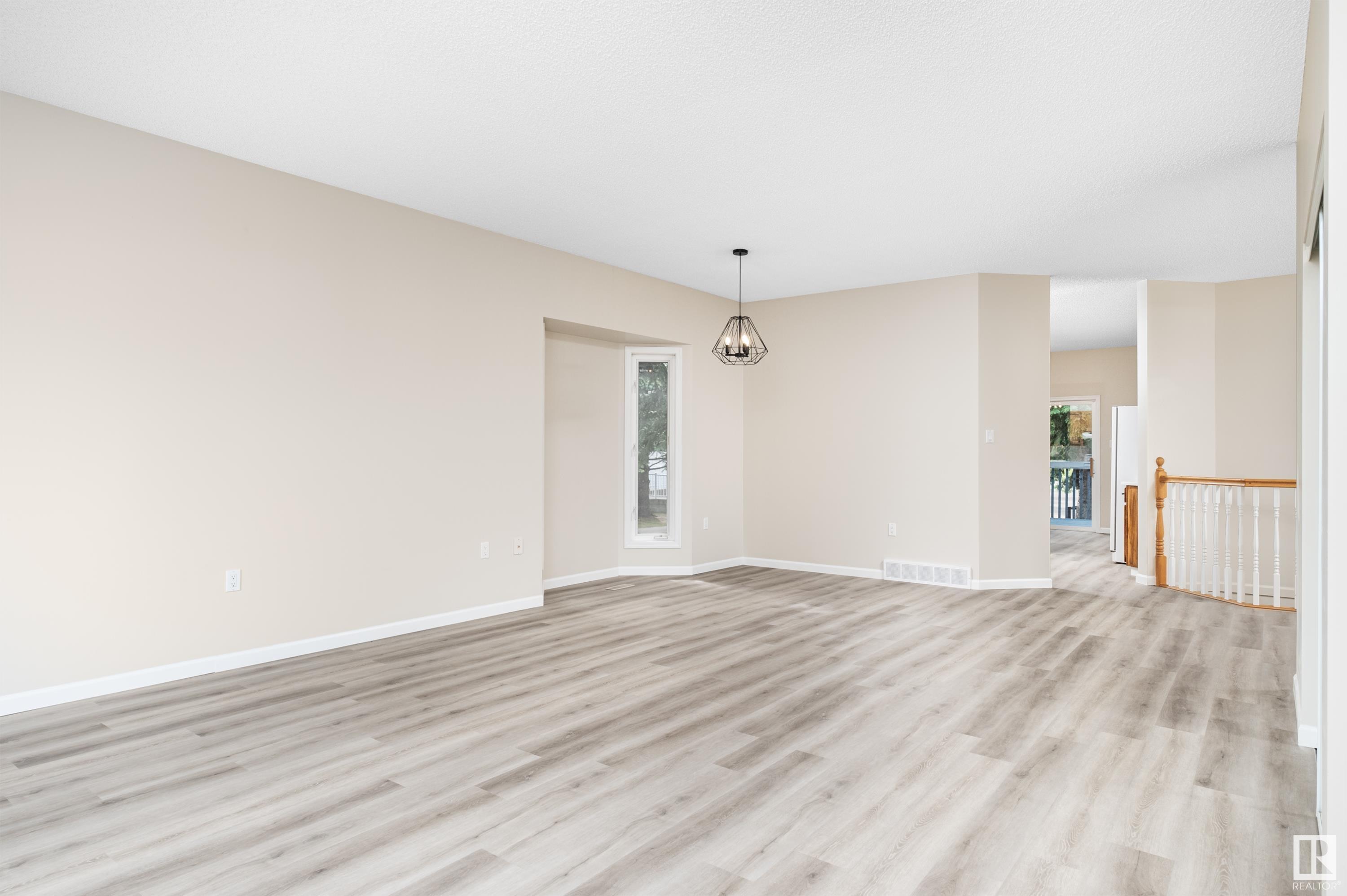 #62 10 Blackburn DR W SW