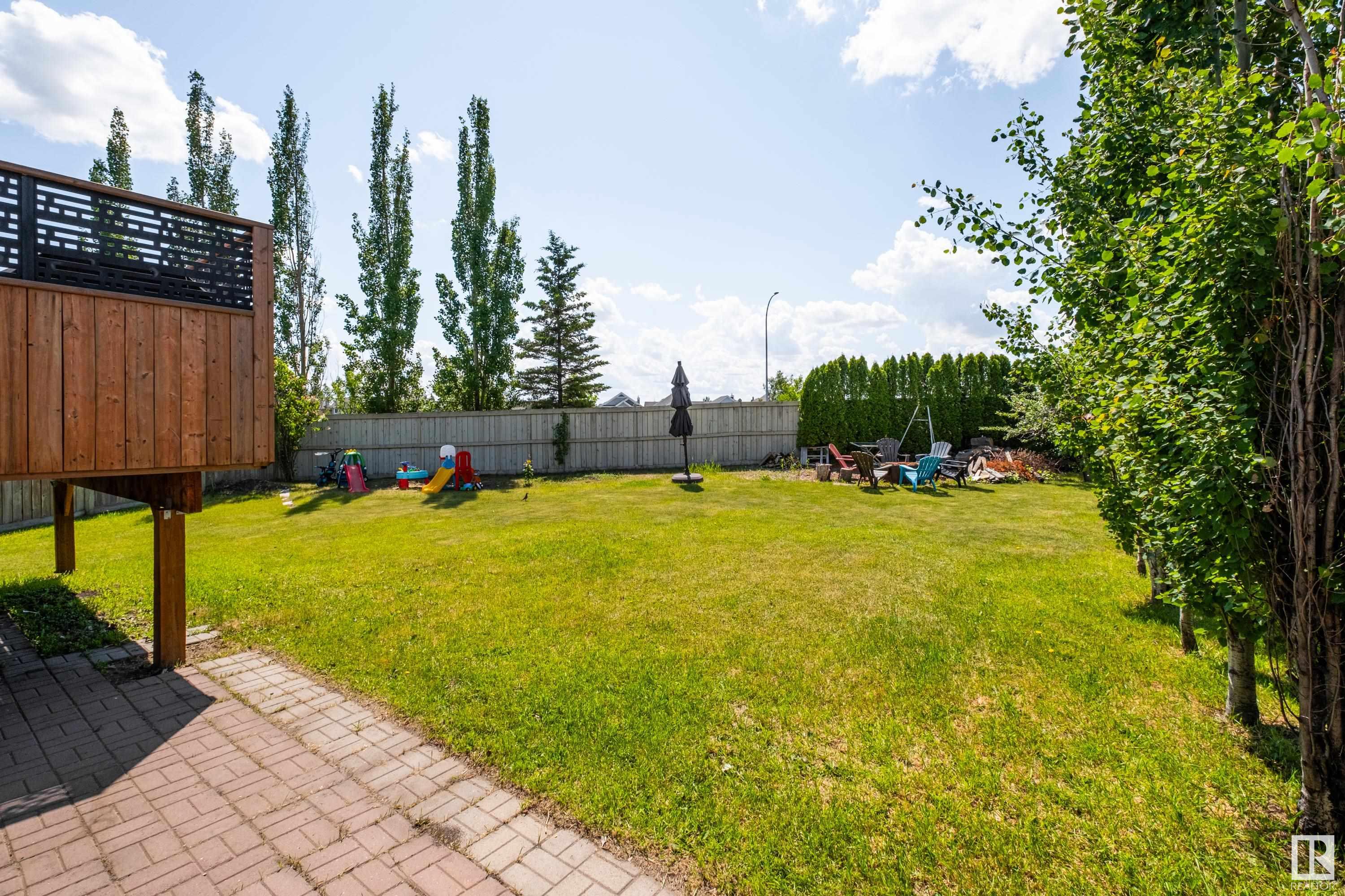 8827 8 AV SW