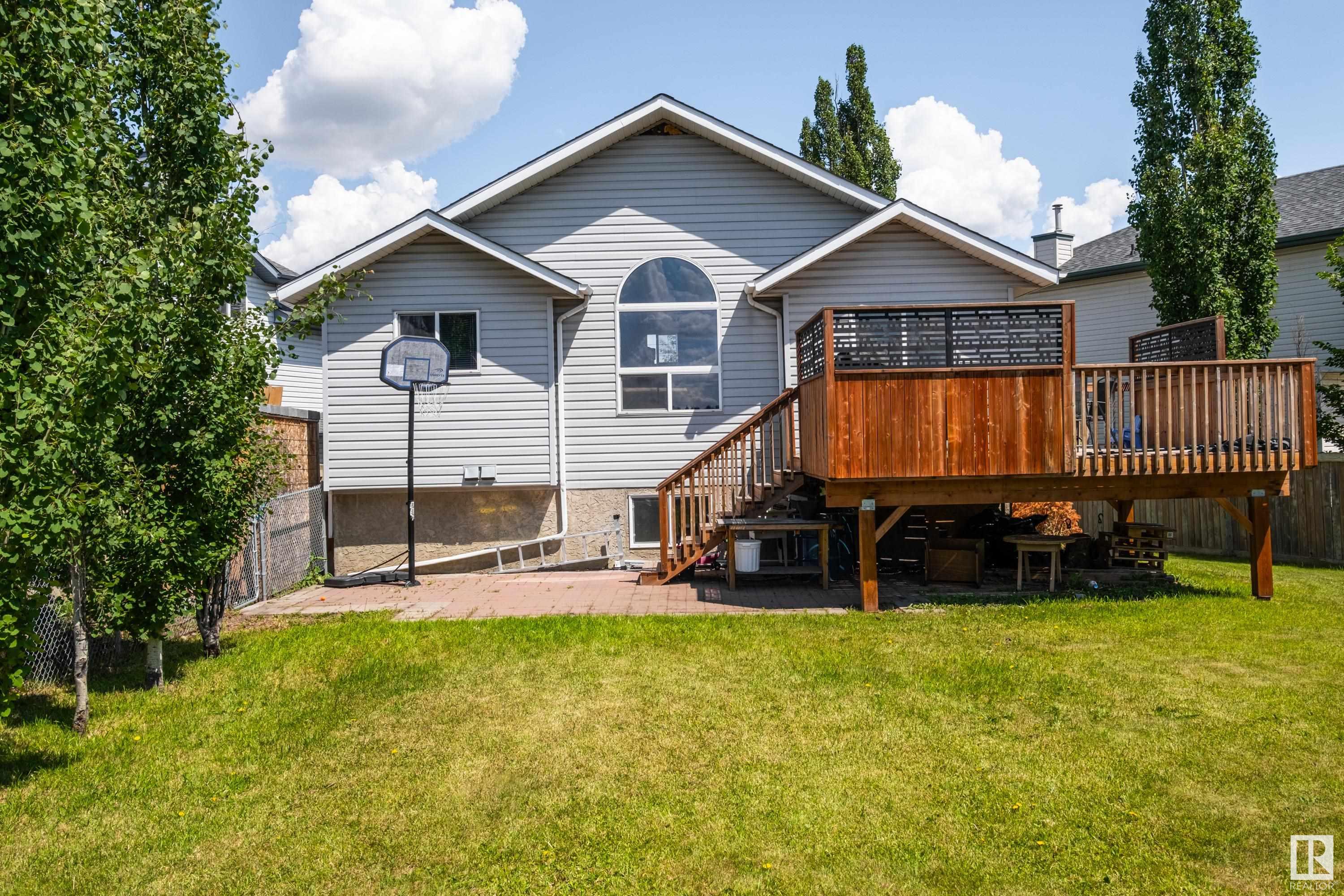 8827 8 AV SW