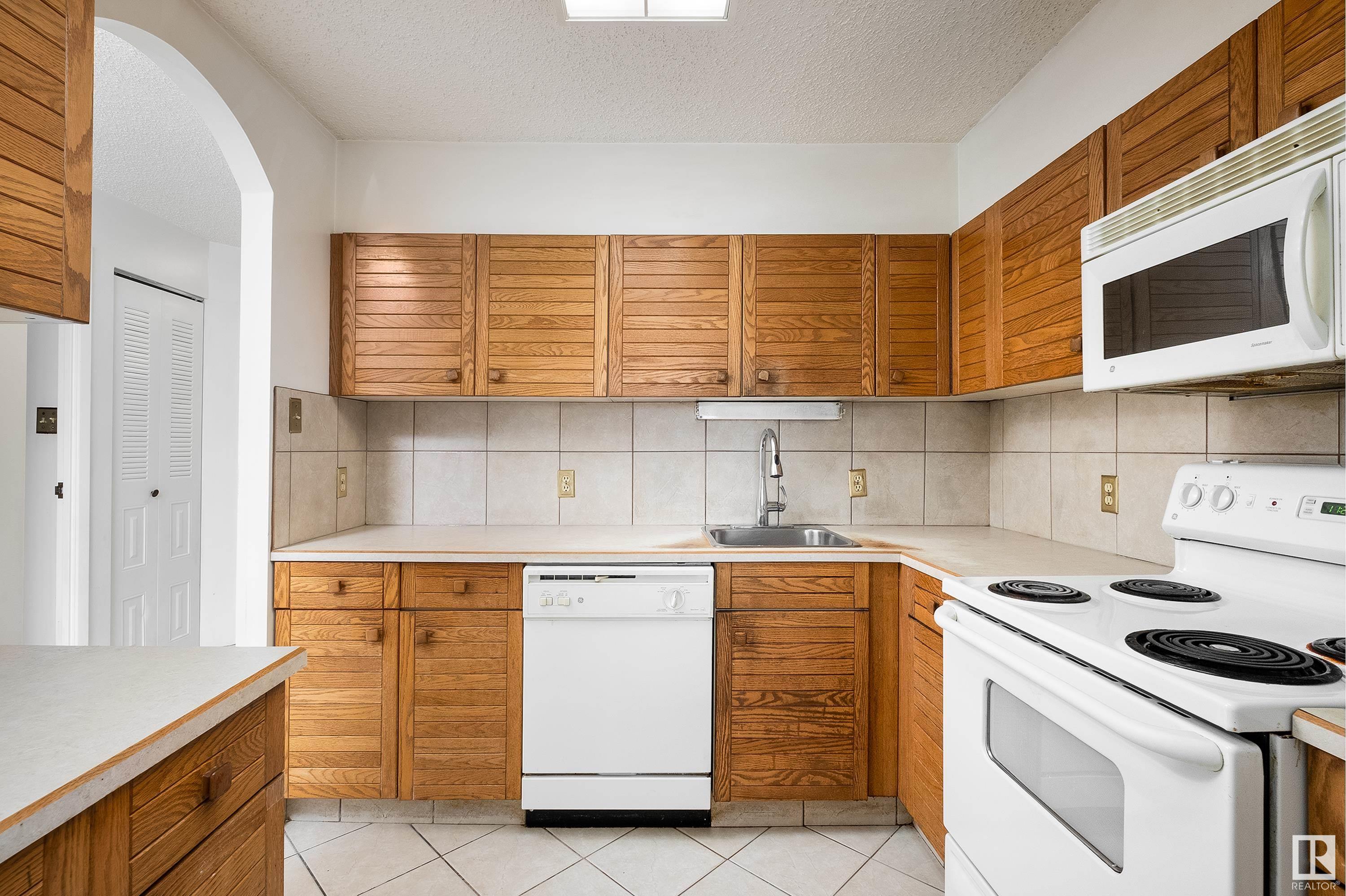 #1405 10149 Saskachewan DR NW