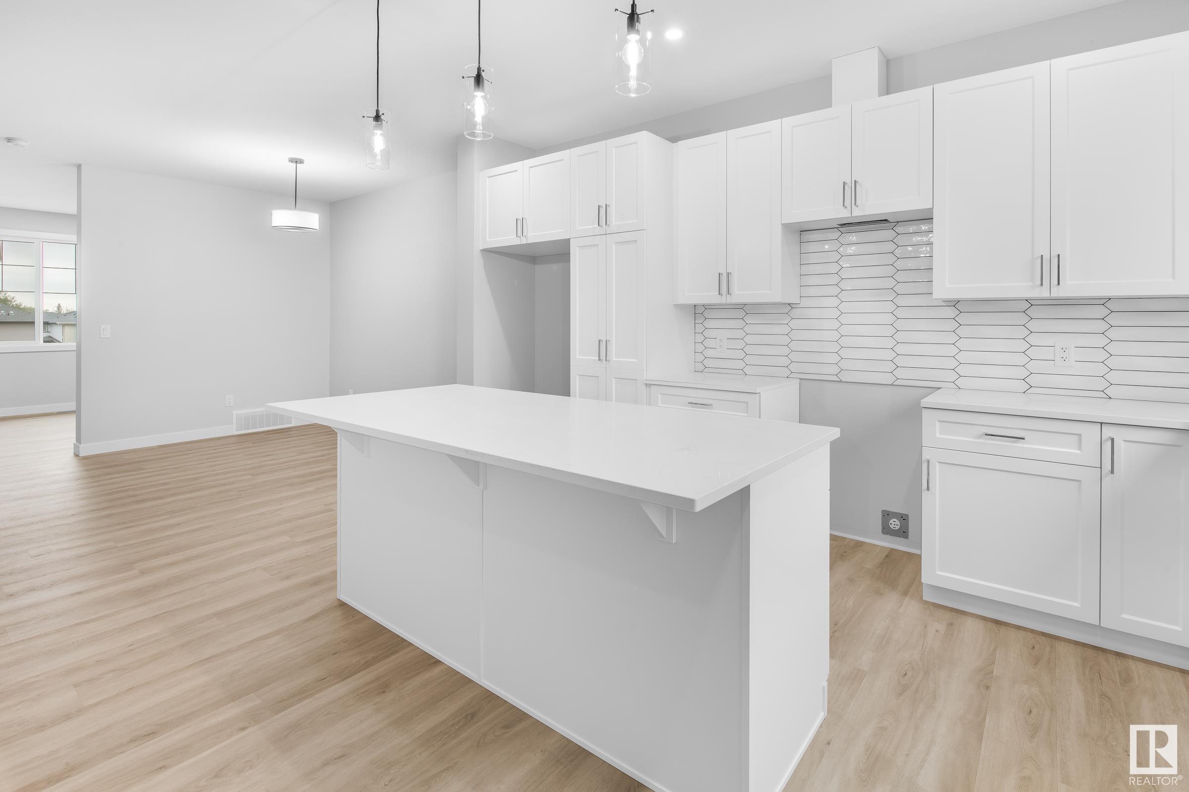 9348 221 ST NW