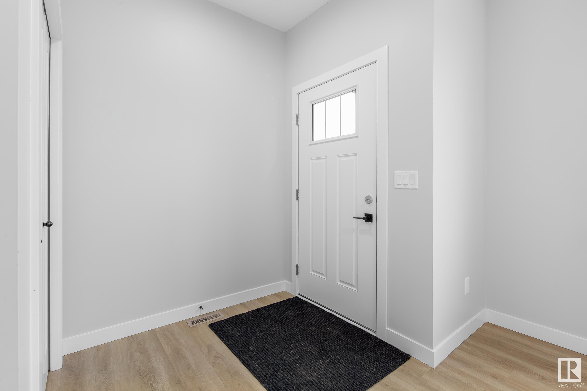 9348 221 ST NW